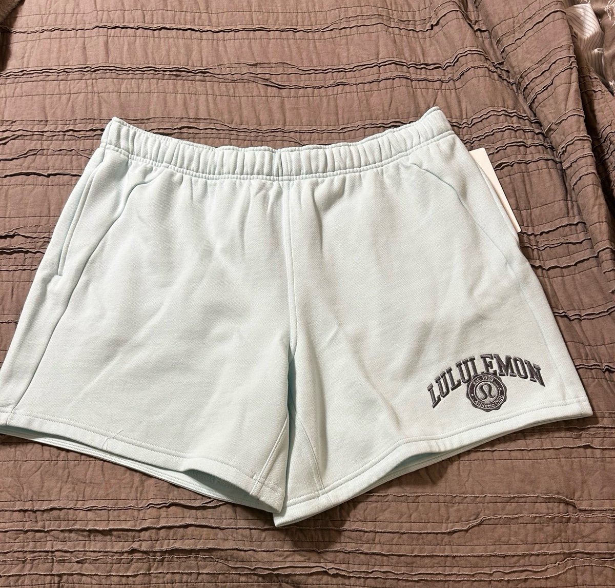 Lululemon Scuba Mid-rise Oversized Shorts 7 Graphic In Blue