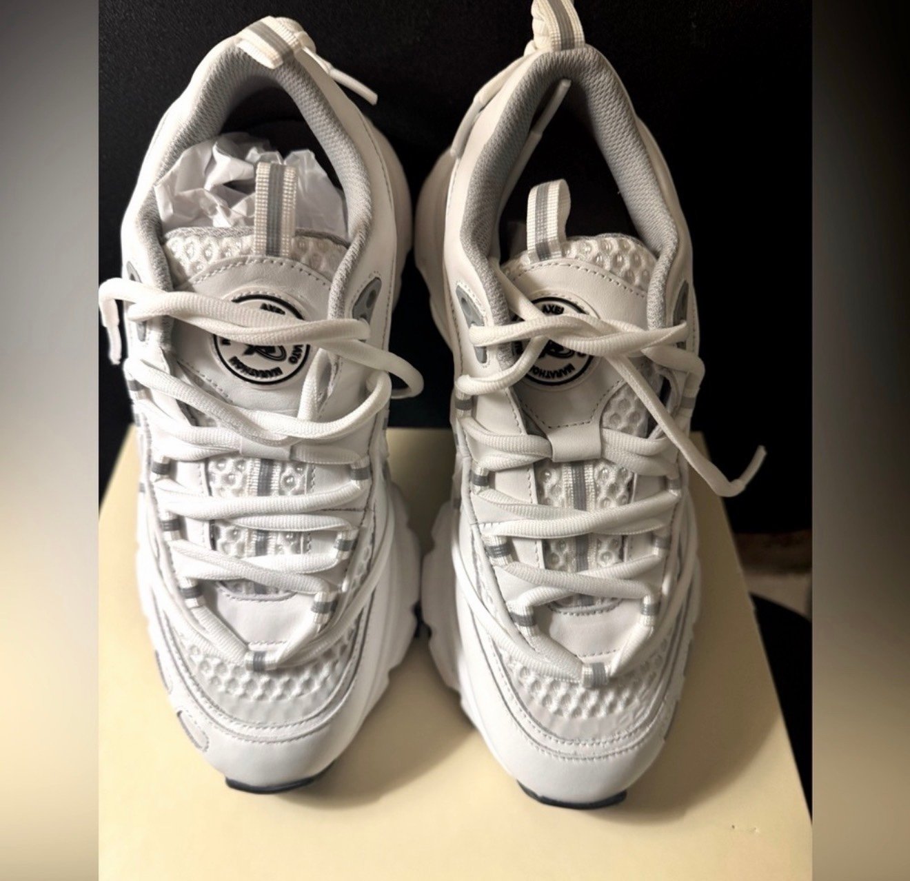 AXEL ARIGATO WHITE RARE MARATHON RUNNER BRAND NEW WITH BOX/DUST BAG SIZE 7.5