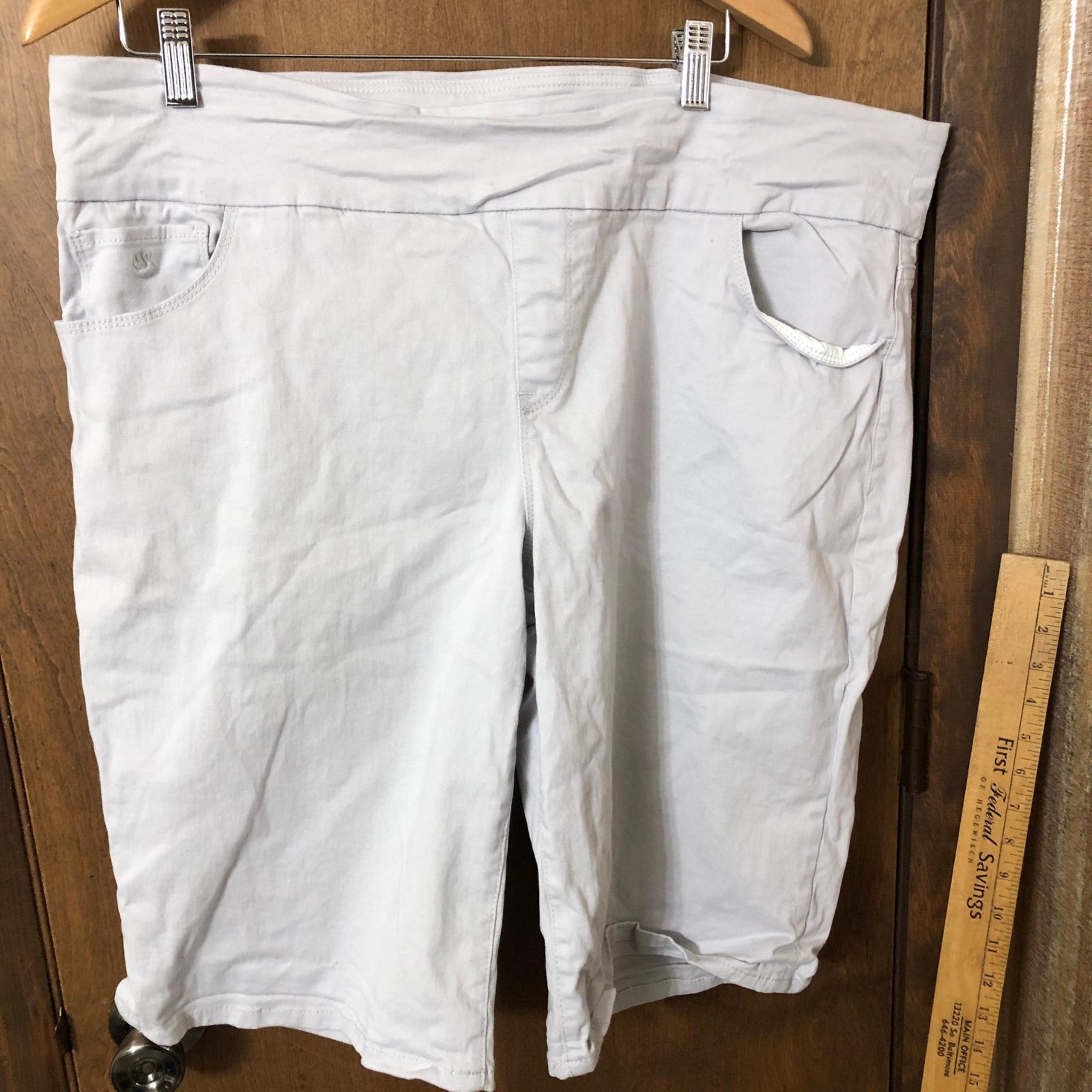 Gloria Vanderbilt Women’s 18W All Around Slimming Effect Amanda Bermuda Shorts