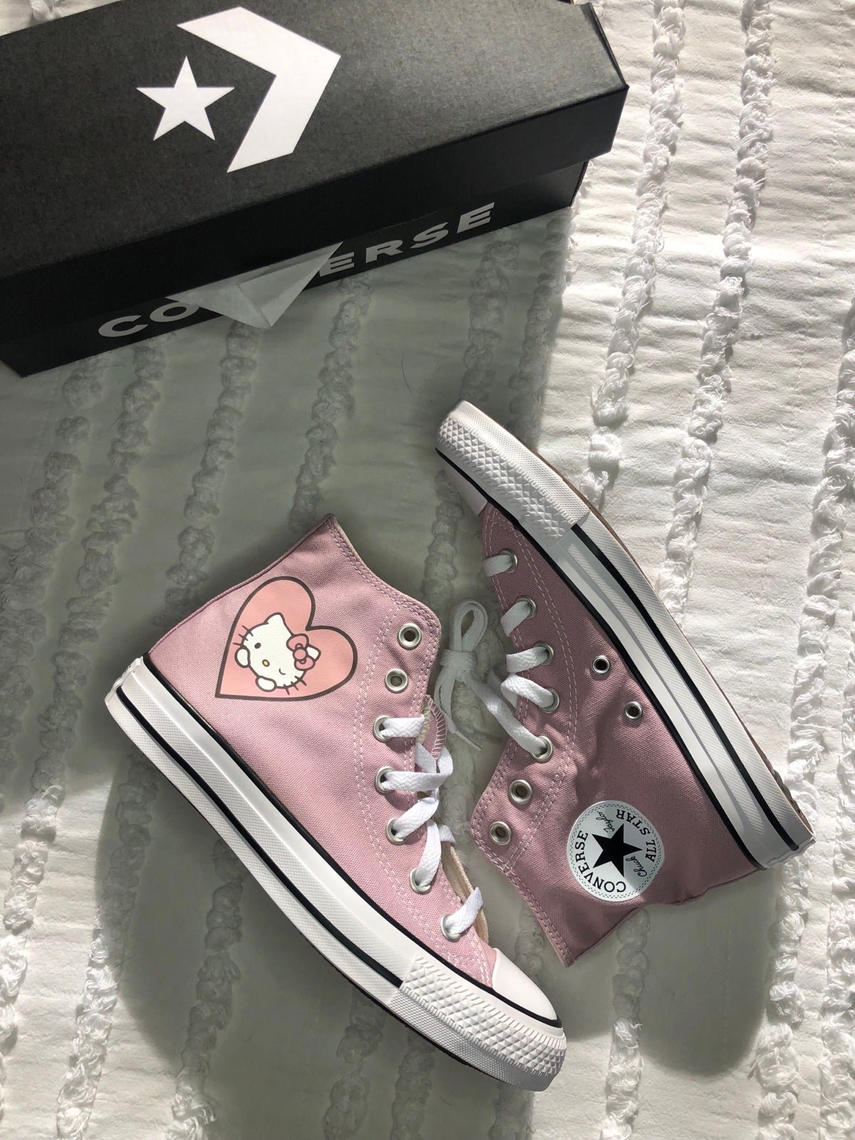 Size 8 hello kitty Converse Chuck Taylor
