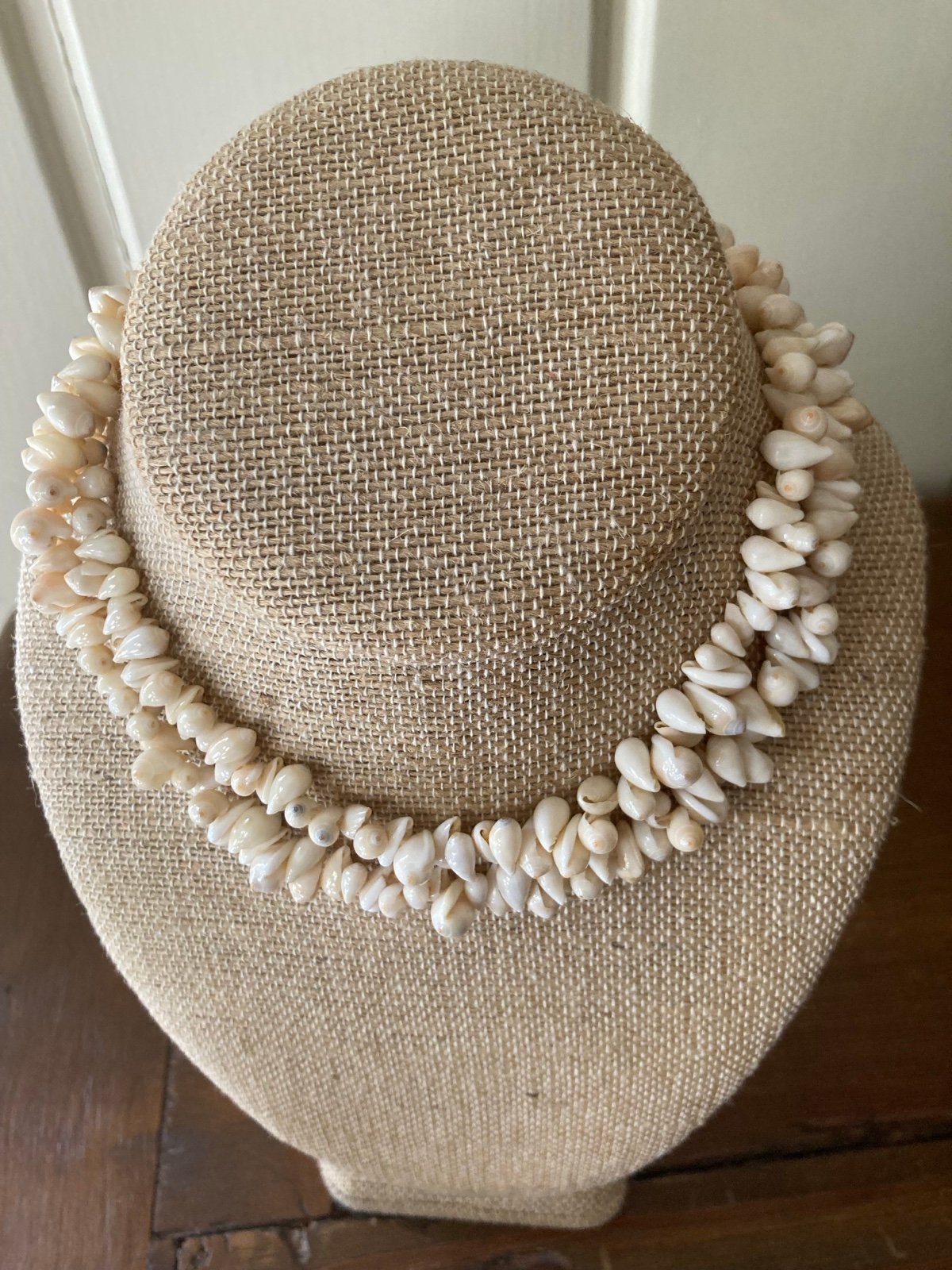 VTG Hawaiian Kahuli Shell Necklace 14”