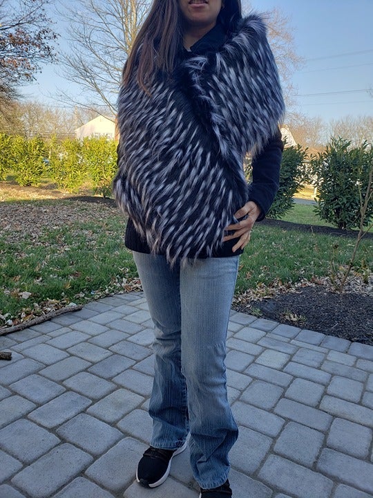 most preferential Fur Faux Fox Black&White Shawl wrap Evening / Stole / Women most preferential Fur Faux Fox Black&White Shawl wrap Evening / Stole / Women