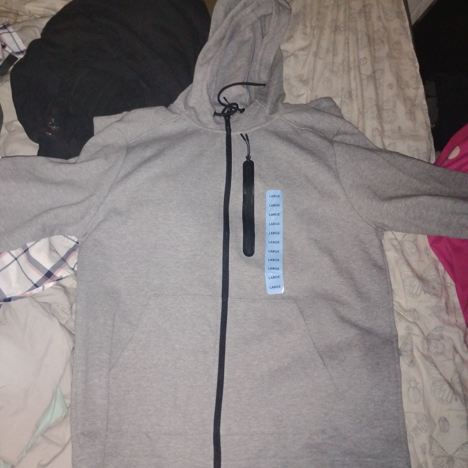 Members mark jogger set