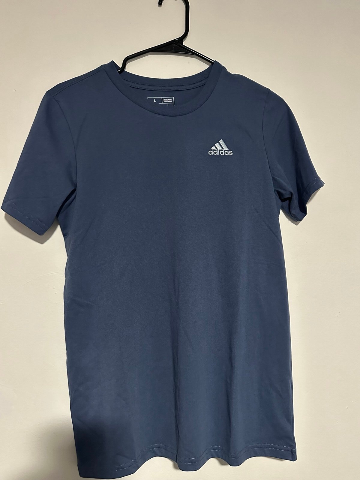 Adidas and cargartt t shirt bundle