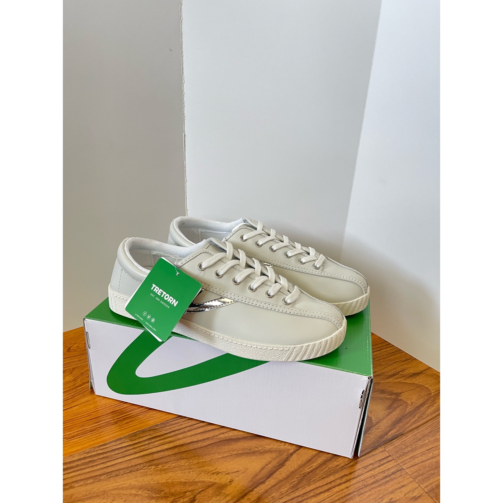 Tretorn Nylite Leather White/ Silver Women’s Size 9 Lace Up Casual Sneakers