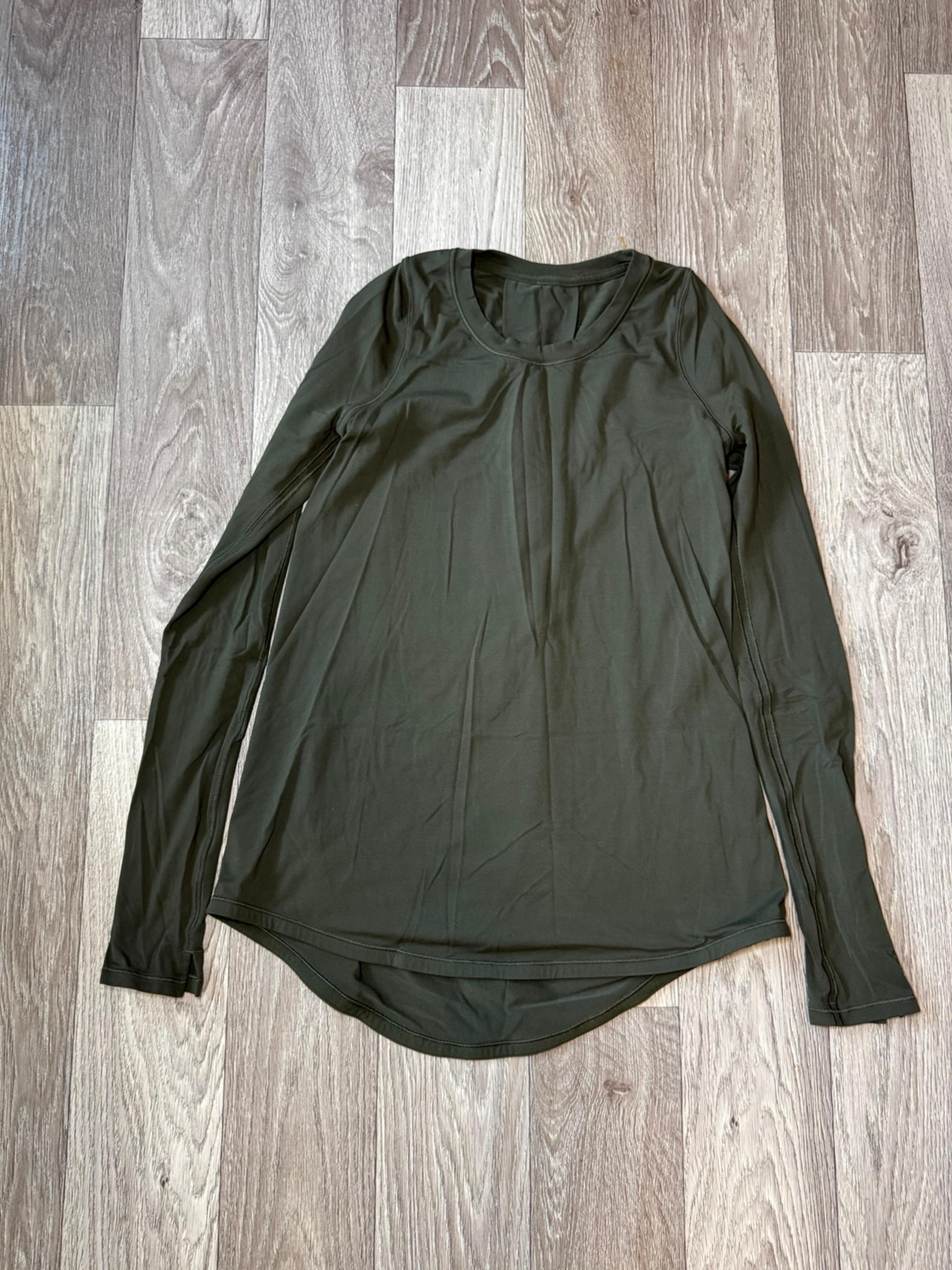 Lululemon Women's Long Sleeve Athletic Yoga