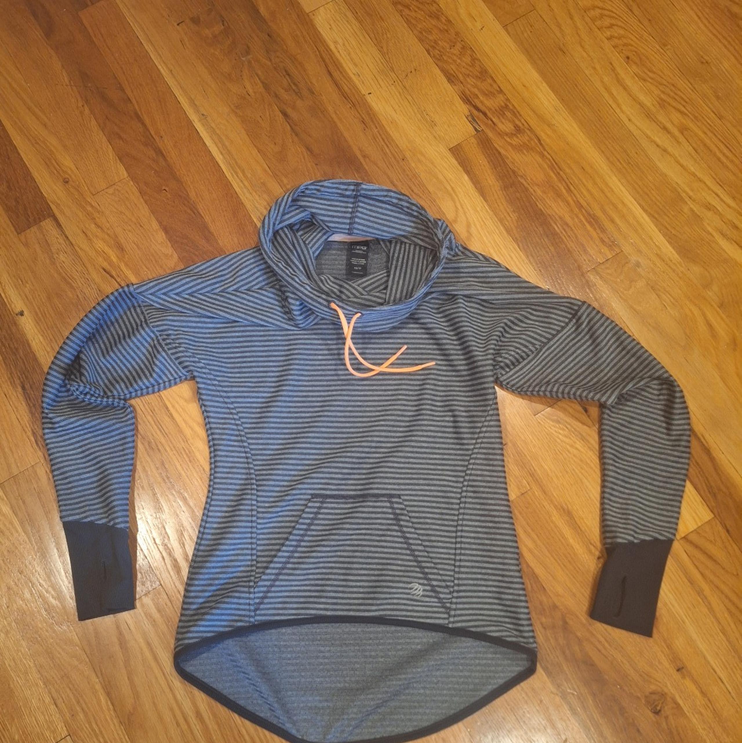Womens MPG pullover workout athletic top size XS.