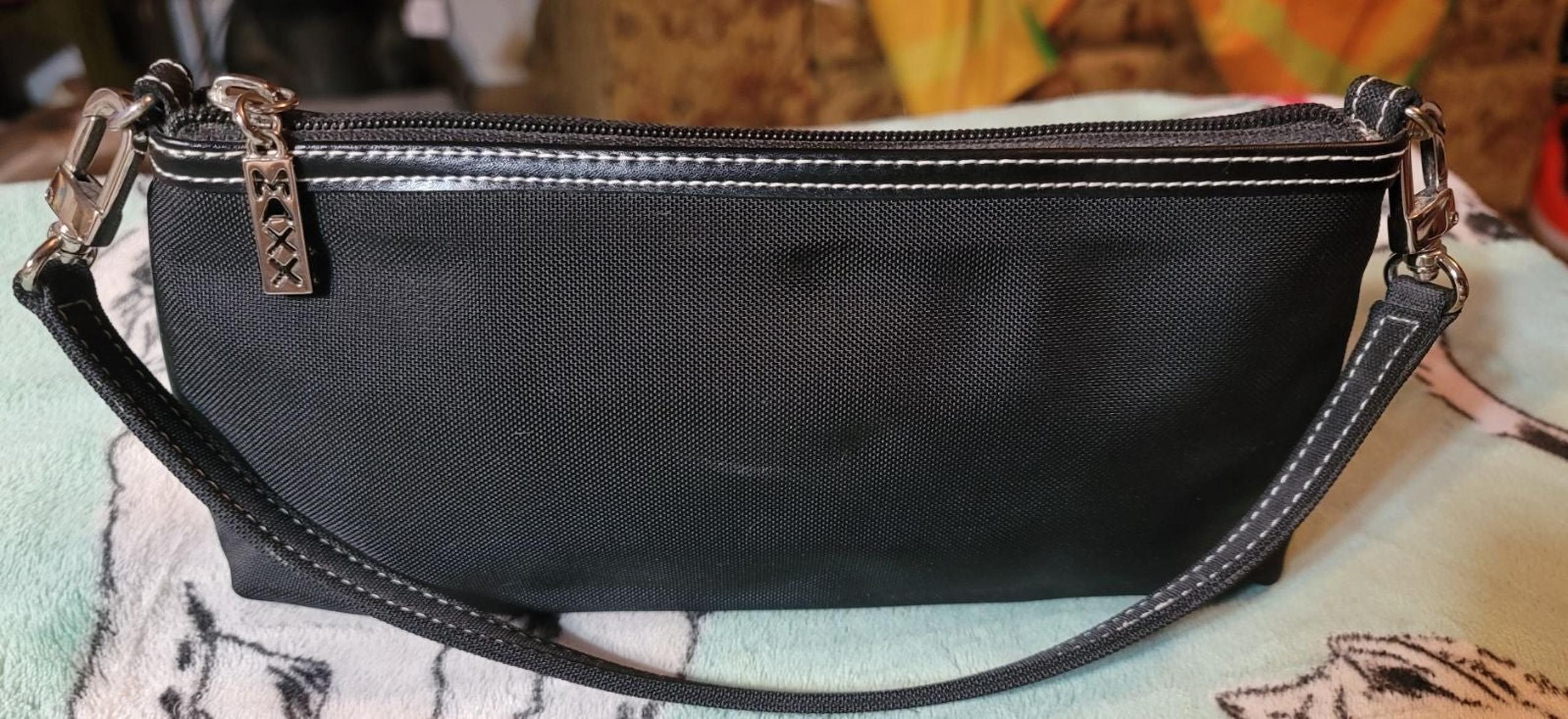 MAXX NEW YORK BLACK WRISTLET- CLUTCH- WALLET- 9X5X1.5