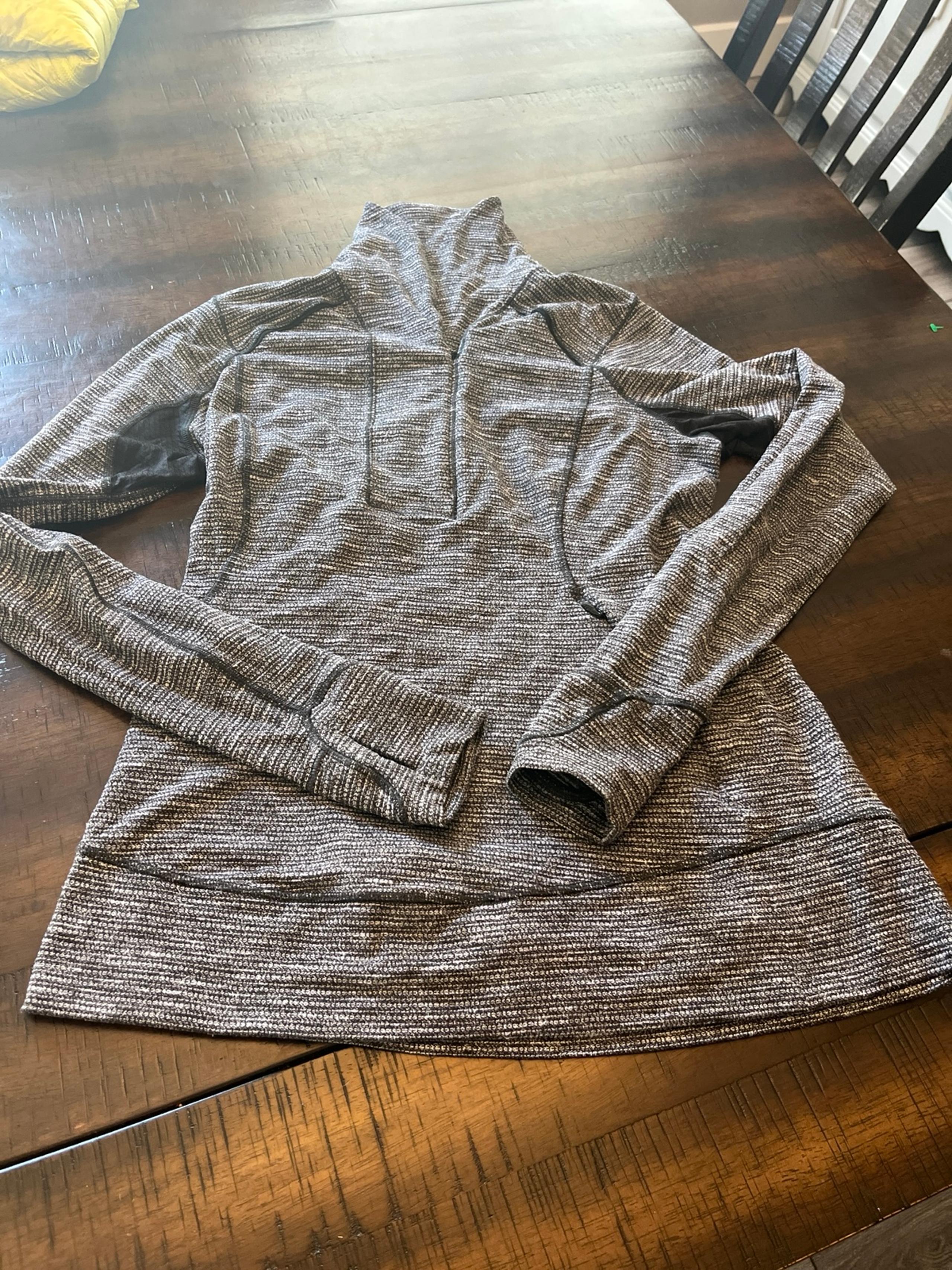 lululemon jersey  Half Zip Long Sleeve size4 psychic size 12