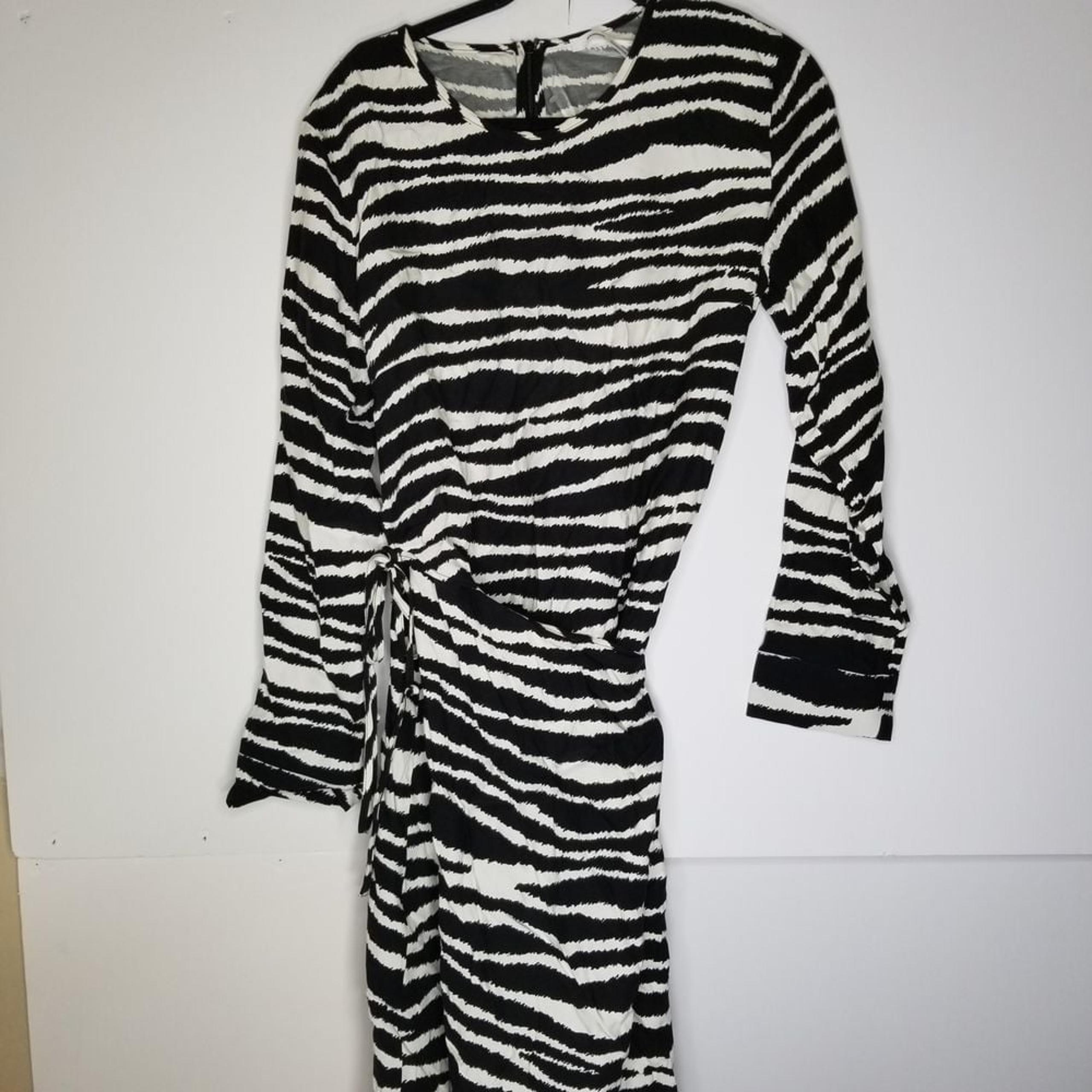 Samsoe & Samsoe Midaxi Dress with Long Sleeves Size (L) in Black and White