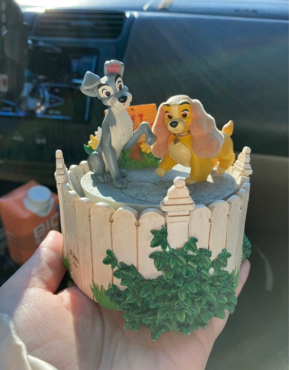 Rare lady and the tramp Wet Cement music box