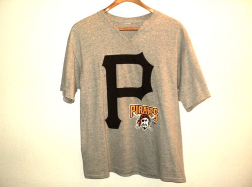Pittsburgh Pirates Adidas T Shirt, Men's L, Women's XL, Vintage 2005 Gray V Neck