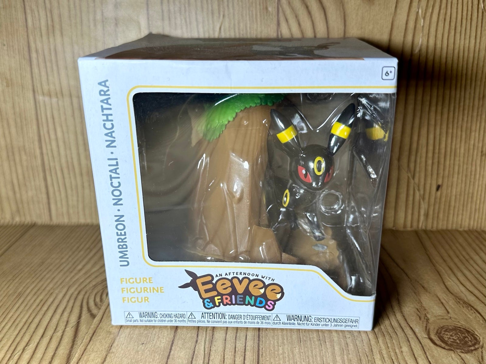 an Afternoon with Eevee and Friends: Umbreon Figure
