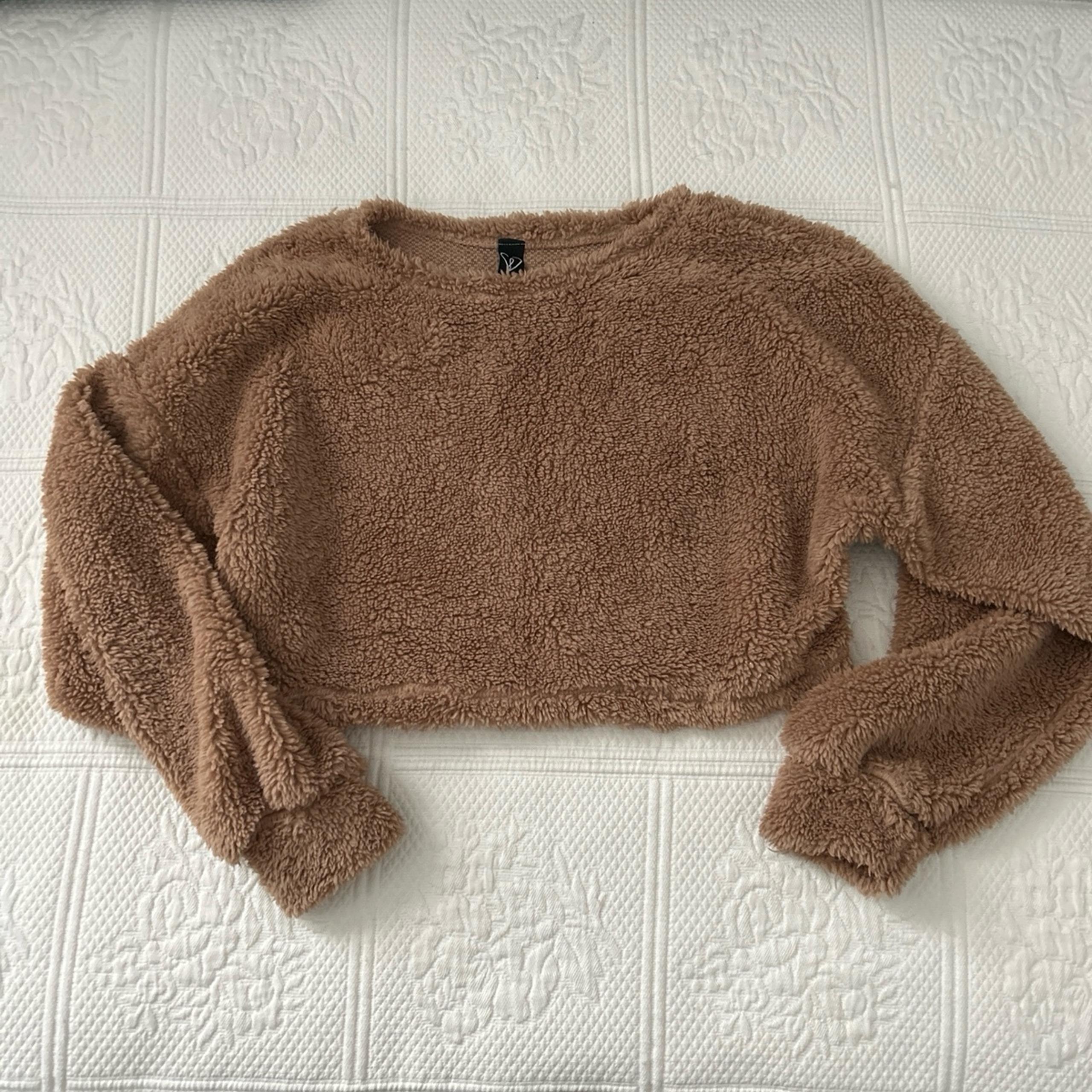 Fuzzy crop Sweater