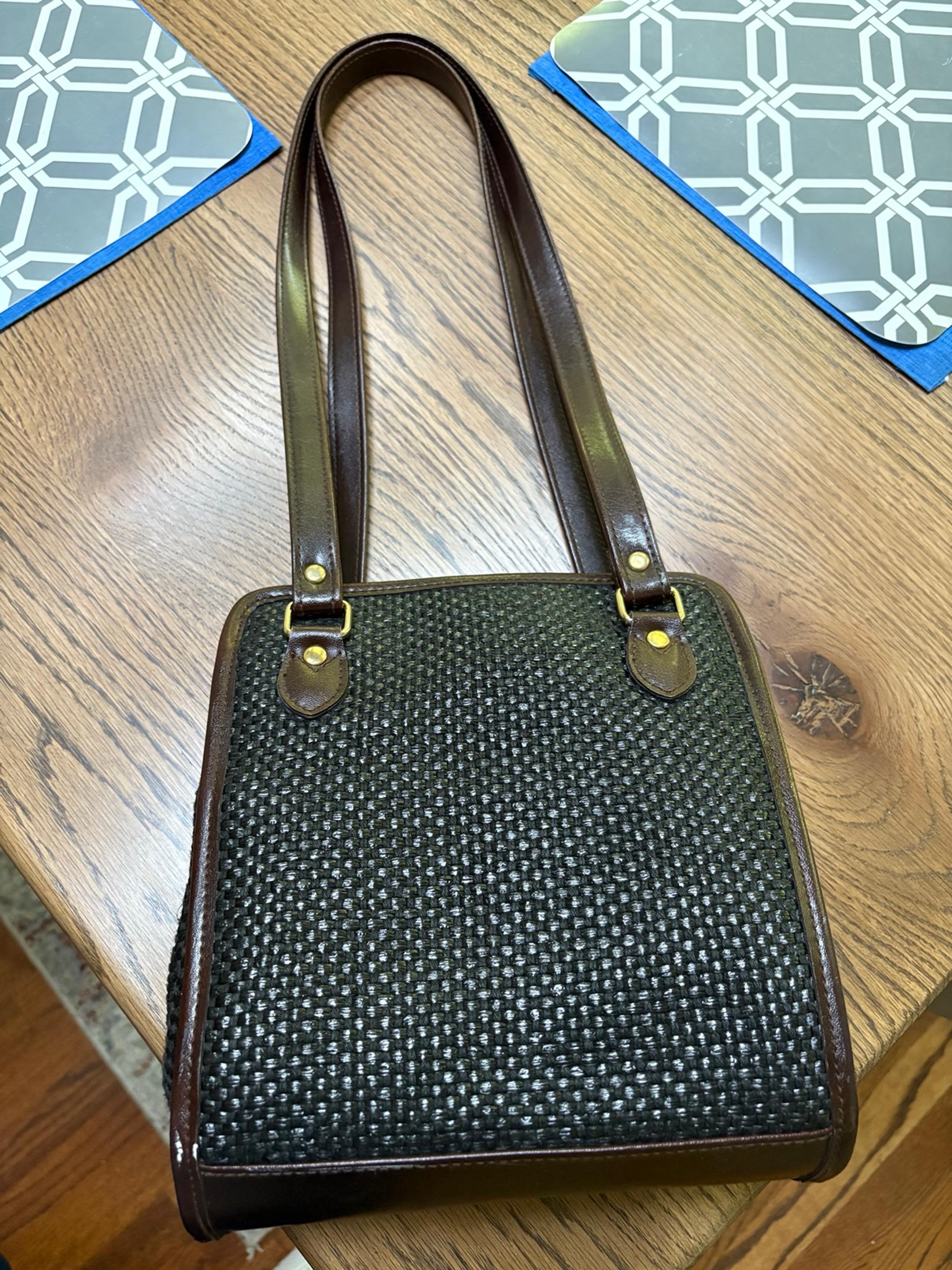 Liz Claiborne 90's Classic Navy Small Shoulder Bag, excellent condition