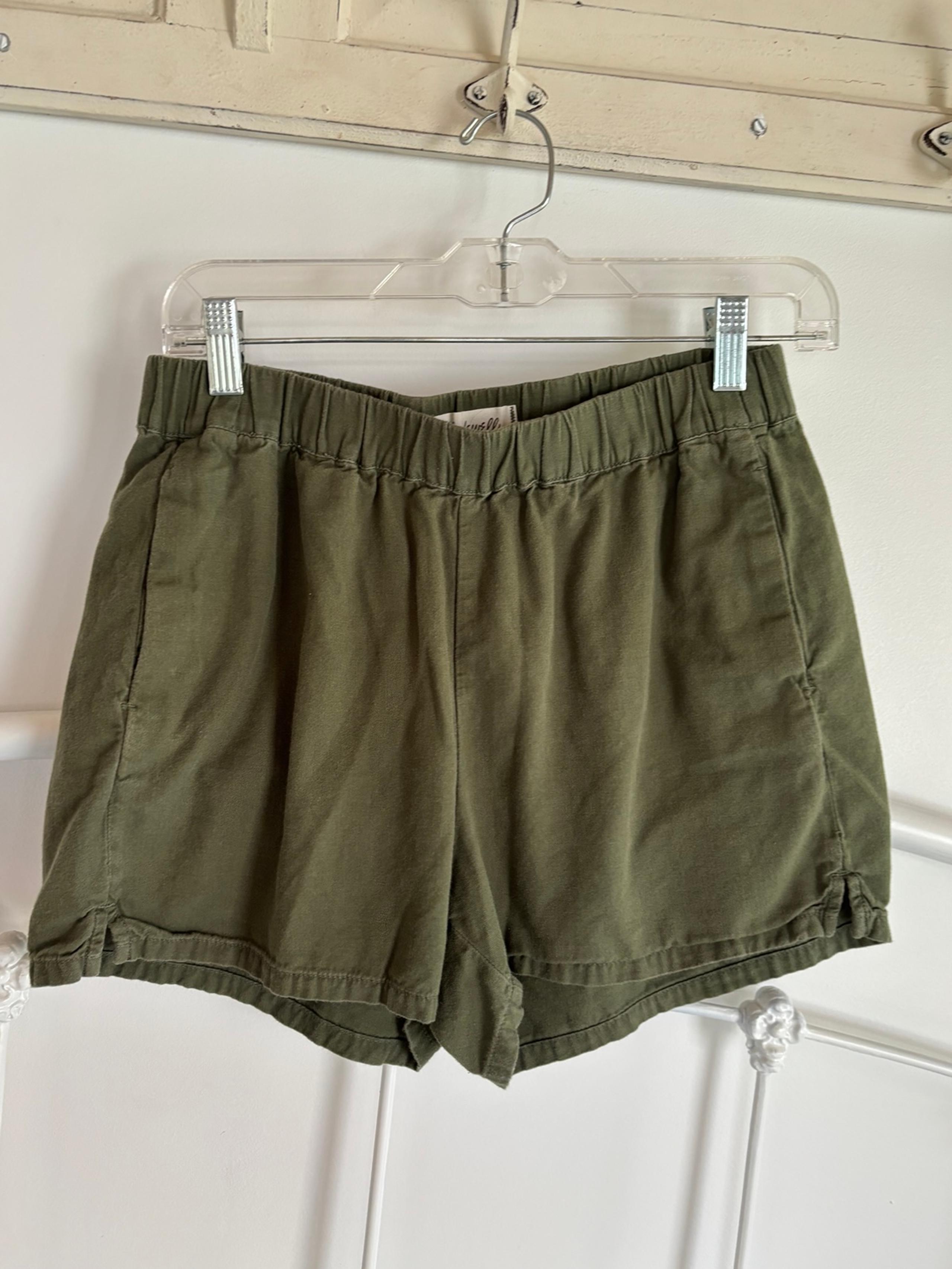 Madewell green pull on Shorts size small