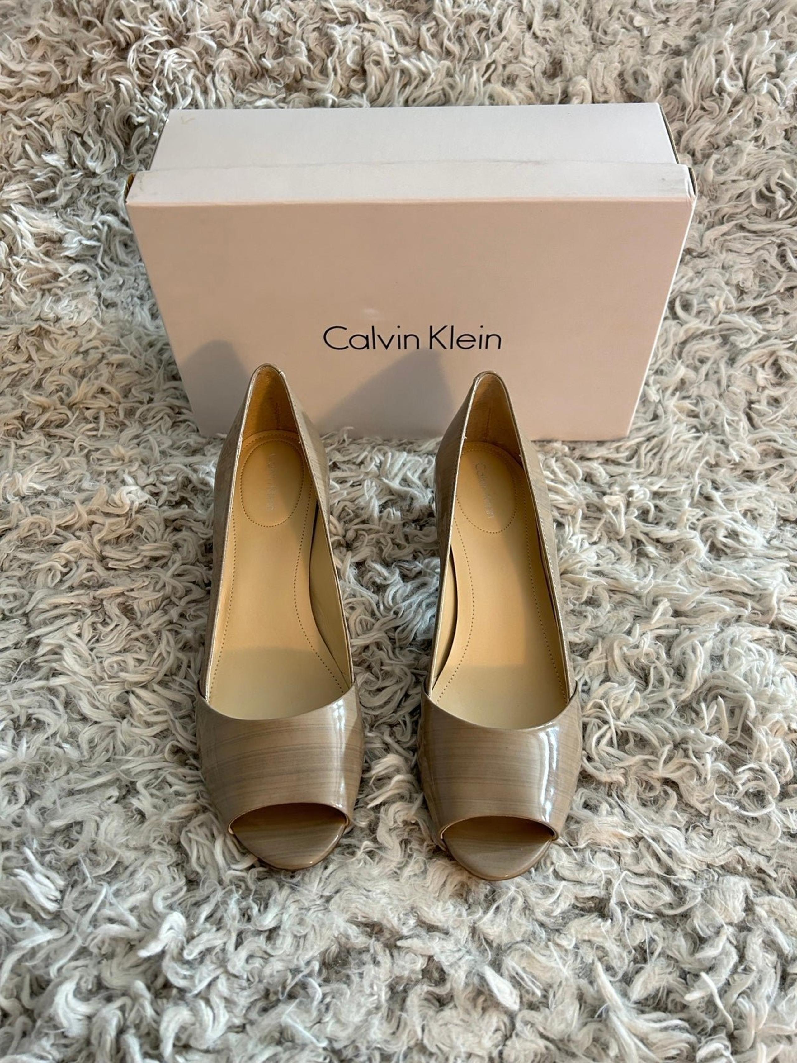 Nude Heels, Calvin Klein Patent Peep-toe pumps, Taupe, Beige, Size 8.5 NWT