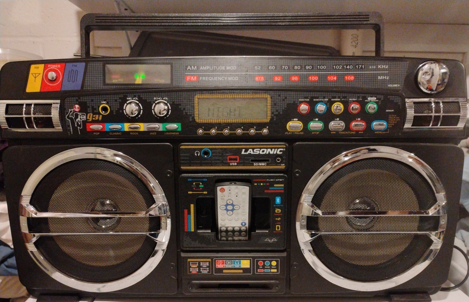 Lasonic i931 Retro Boombox iPod-AM/FM Radio-USB-SD/MMC & AUX and Remote control