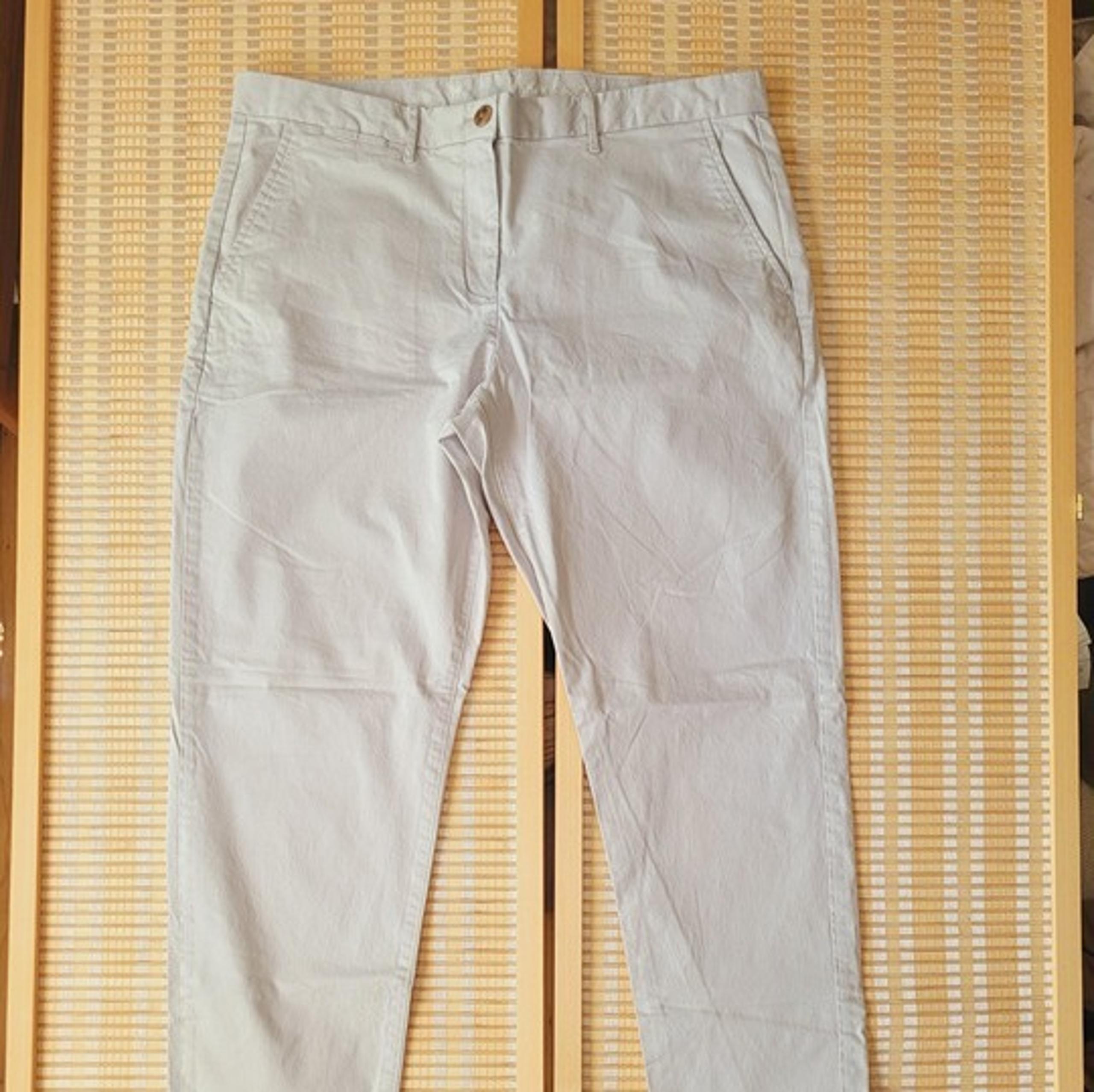 GAP Women's Broken-In Straight Khaki/Chino Pants