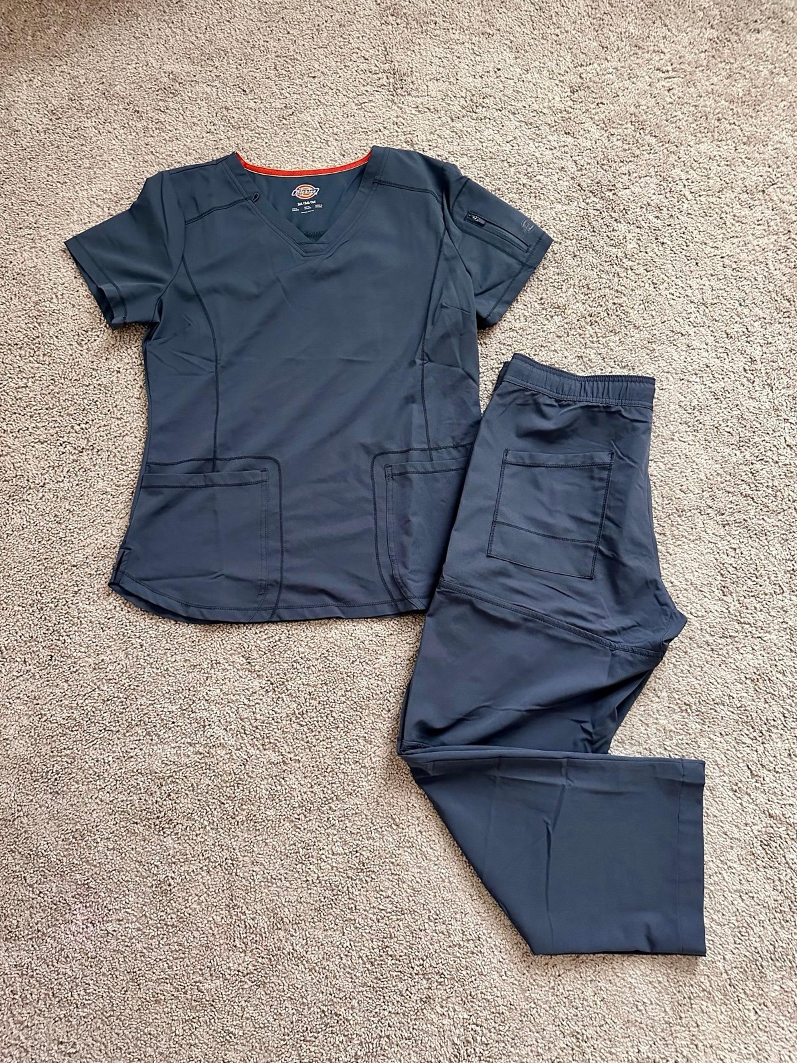Dickies Dynamix Women's Pewter V-Neck Scrub Top Set Size M Cargo Pants MP Petite