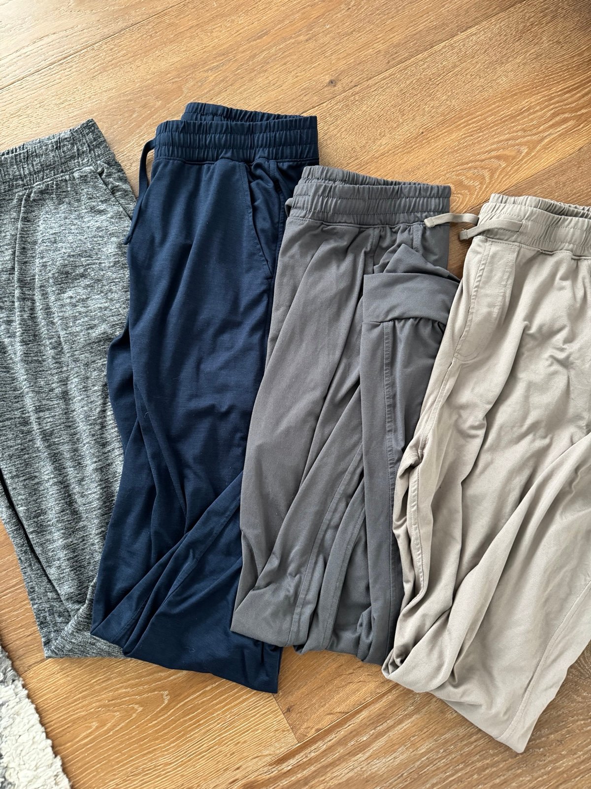 Abercrombie neoknit joggers 4 pairs