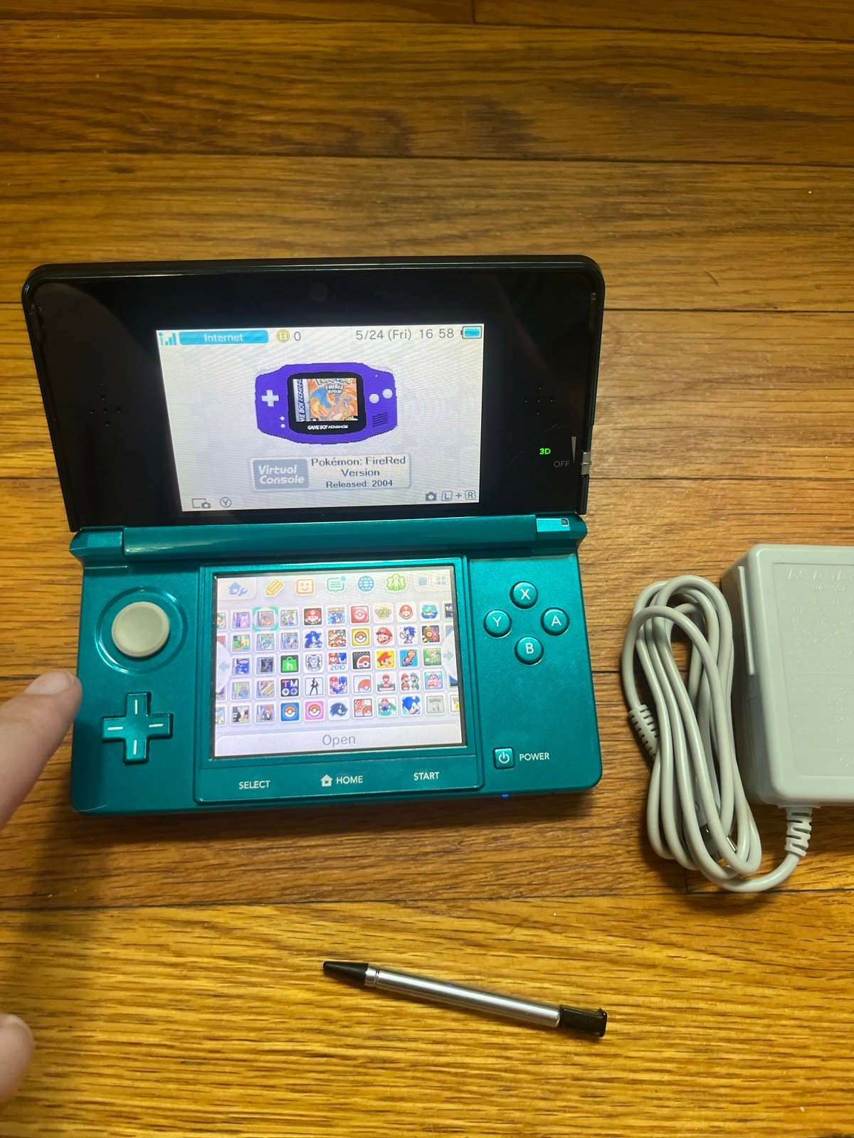 Nintendo 3DS in Aqua Blue/Black Pokémon Black White Emerald Kirby Mario hshop - detail
