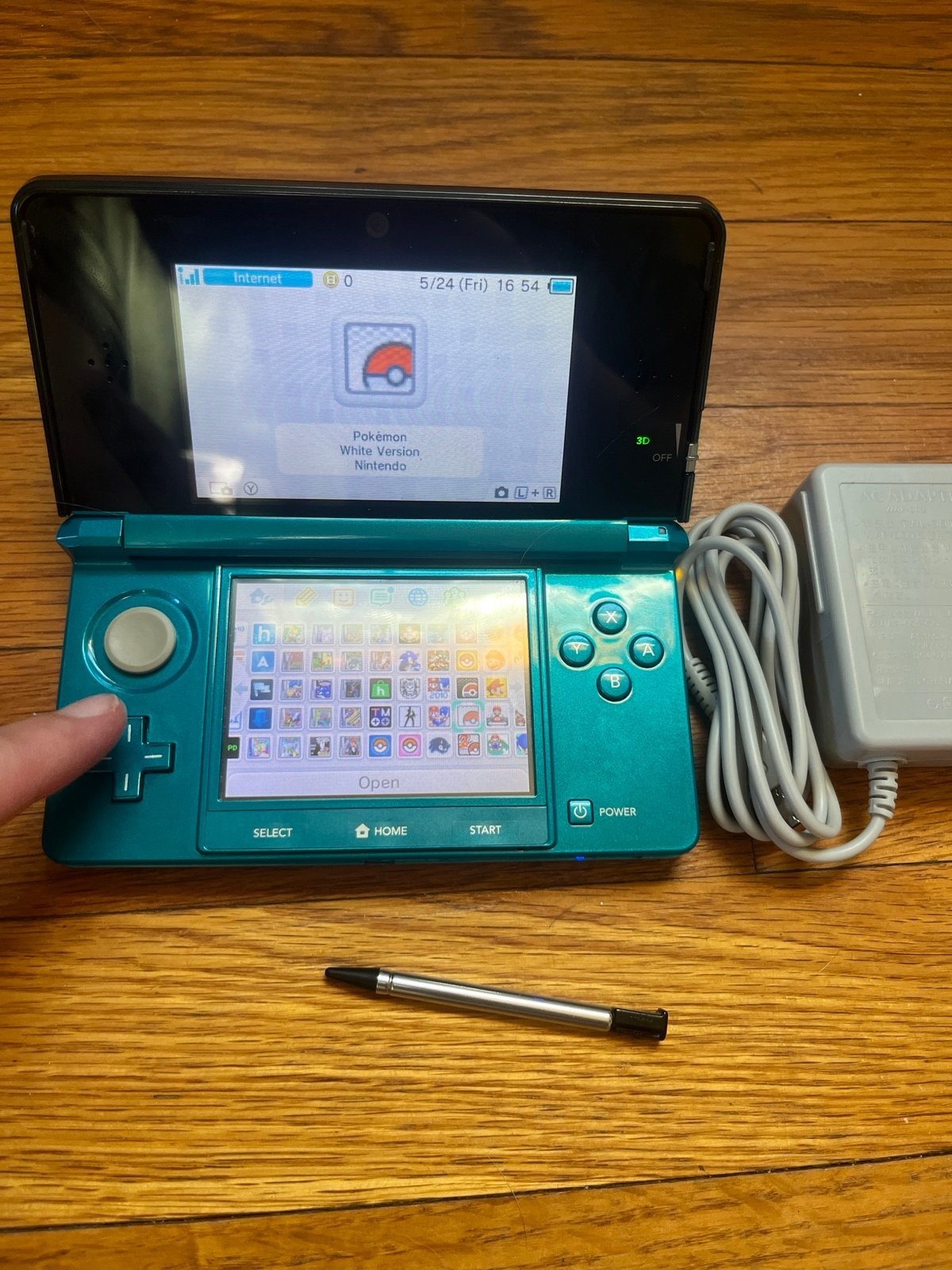 Nintendo 3DS in Aqua Blue/Black Pokémon Black White Emerald Kirby Mario hshop - detail