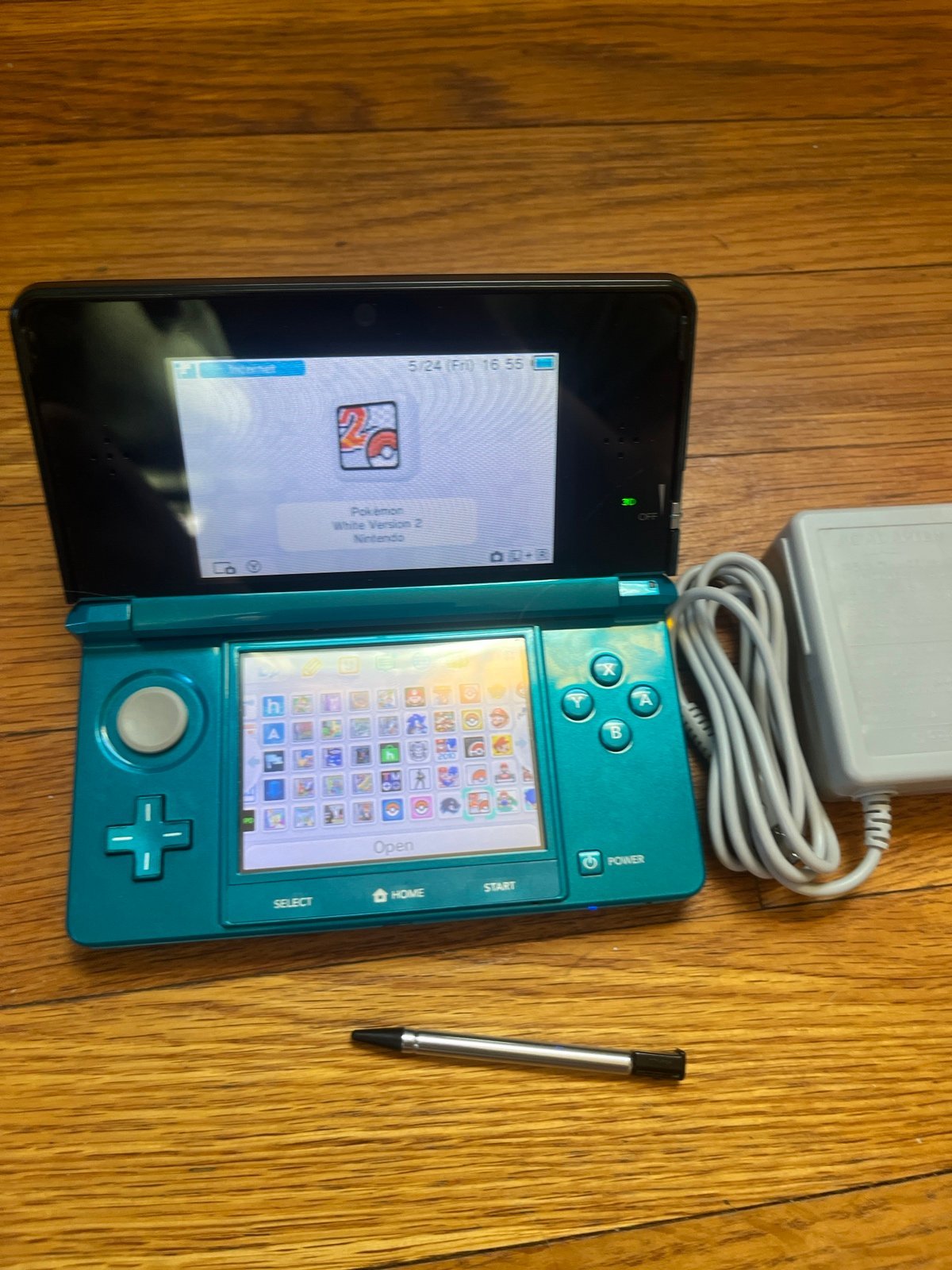 Nintendo 3DS in Aqua Blue/Black Pokémon Black White Emerald Kirby Mario hshop - detail