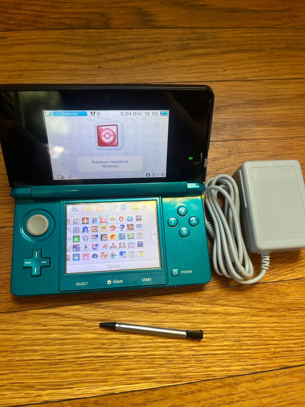 Nintendo 3DS in Aqua Blue/Black Pokémon Black White Emerald Kirby Mario hshop - detail