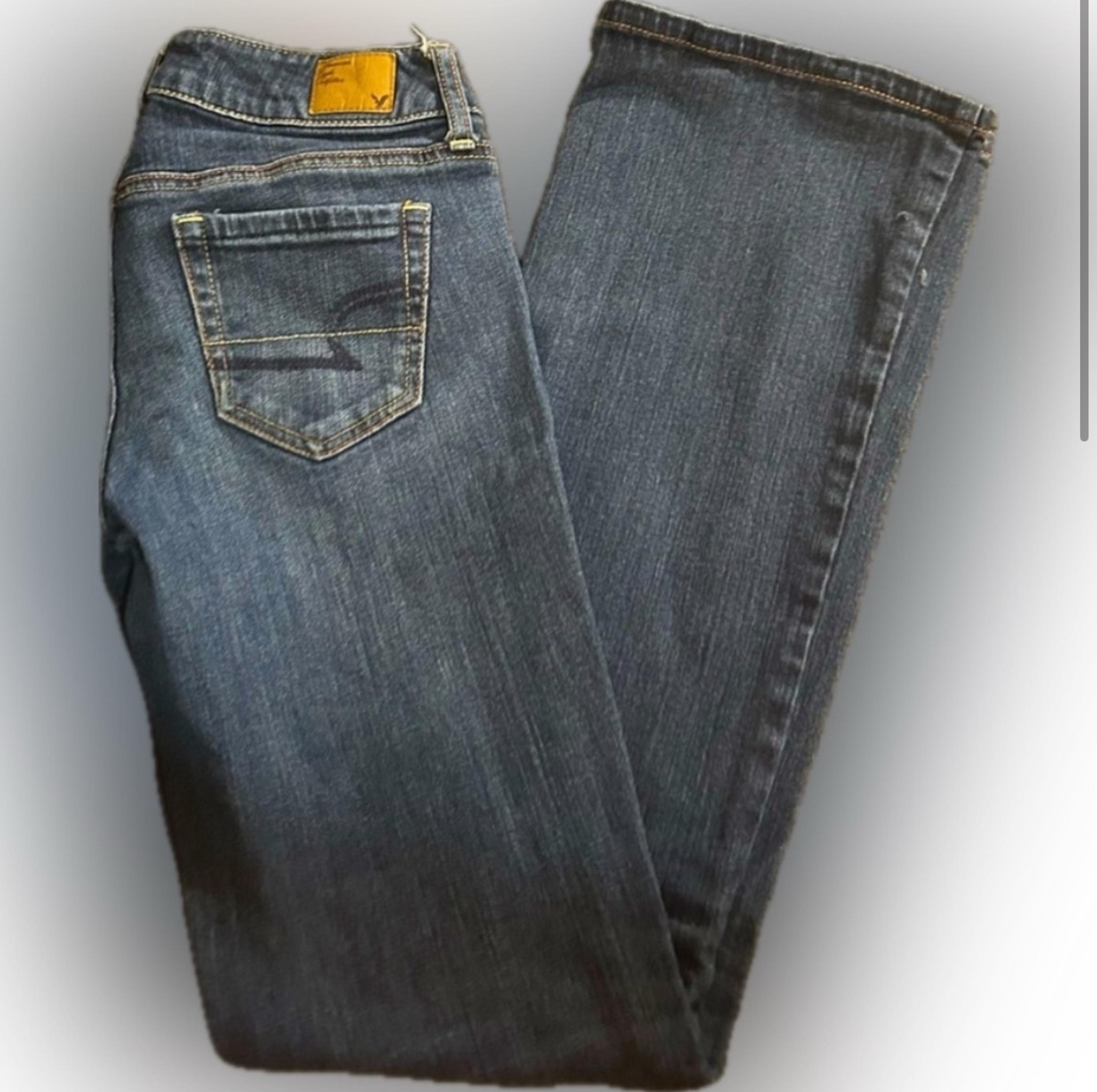 Excellent condition American eagle favorite boyfriend style jeans size 4