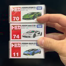 Rare Tomica Lamborghini Huracan STO. Aventador, Countach LPI 800-4 lot 1:64