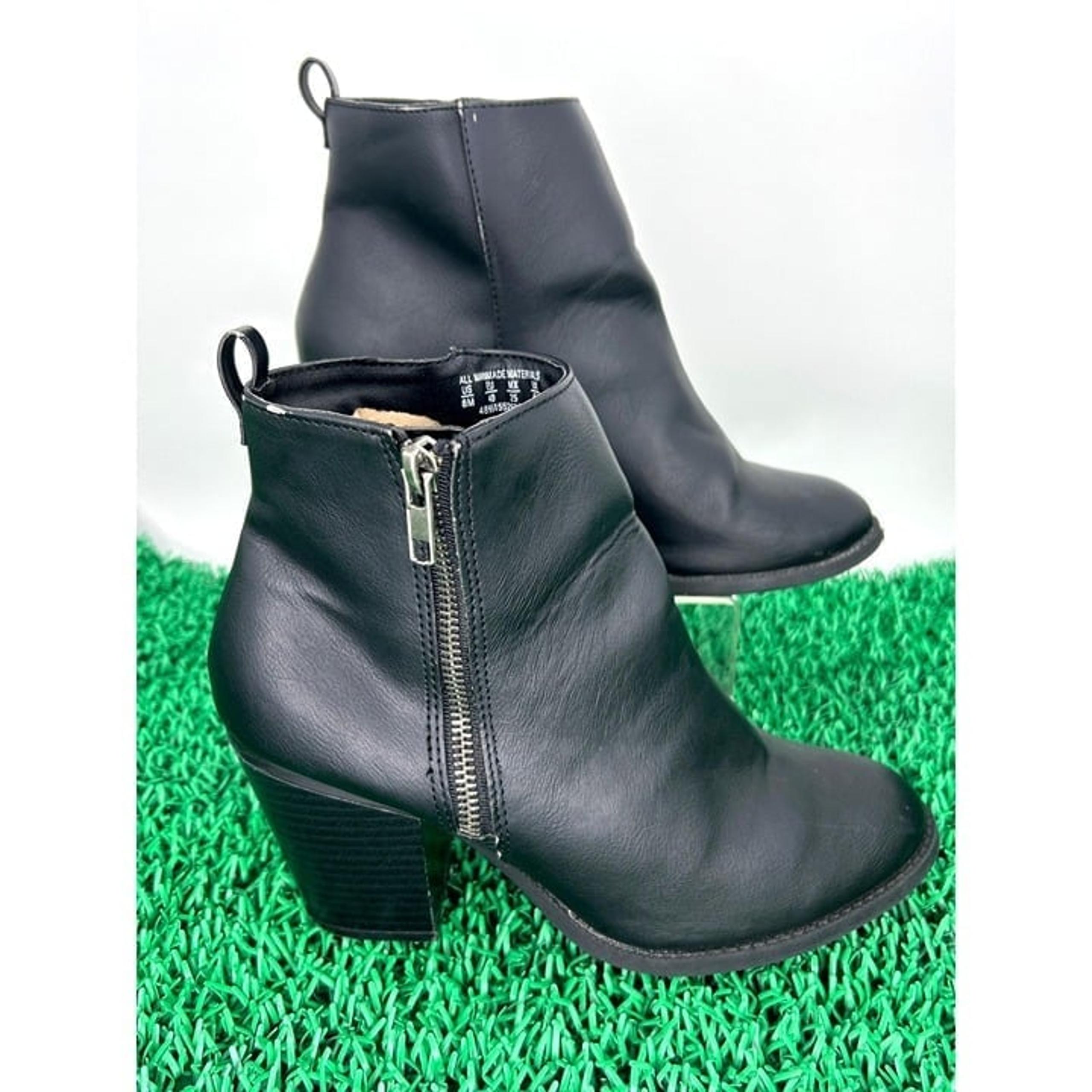 Attention Womens Black Ankle Boots With Zipper Closure Size 8M