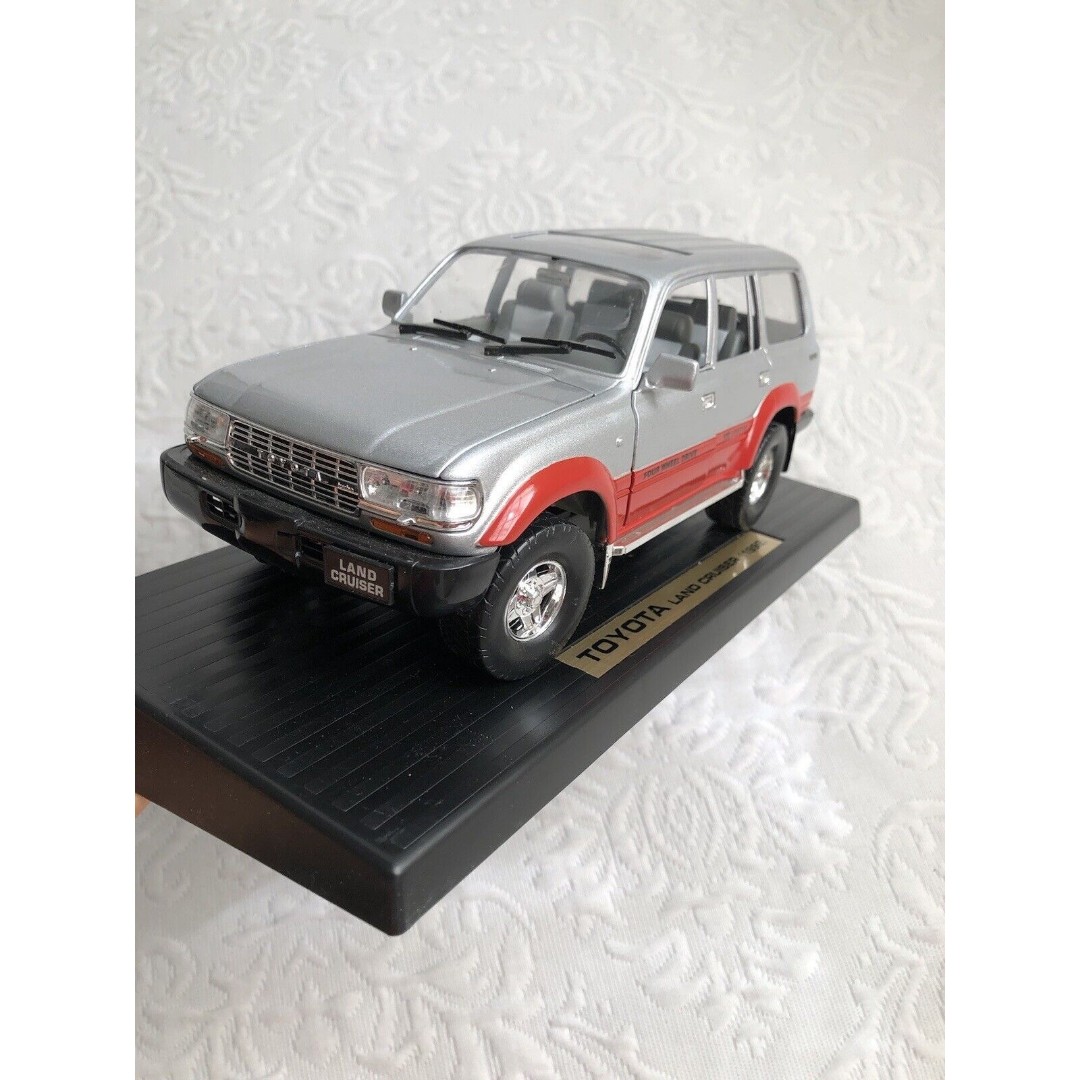 Road Tough 92 Toyota Land Cruiser 1:18 Die-cast Metal