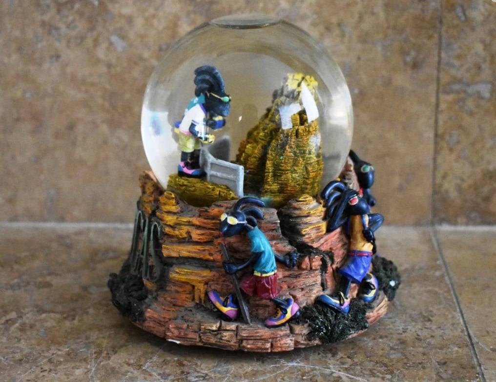 1990's VINTAGE Navajo Hiking Kokopelli Joe Las Vegas Statue Musical Snow Globe