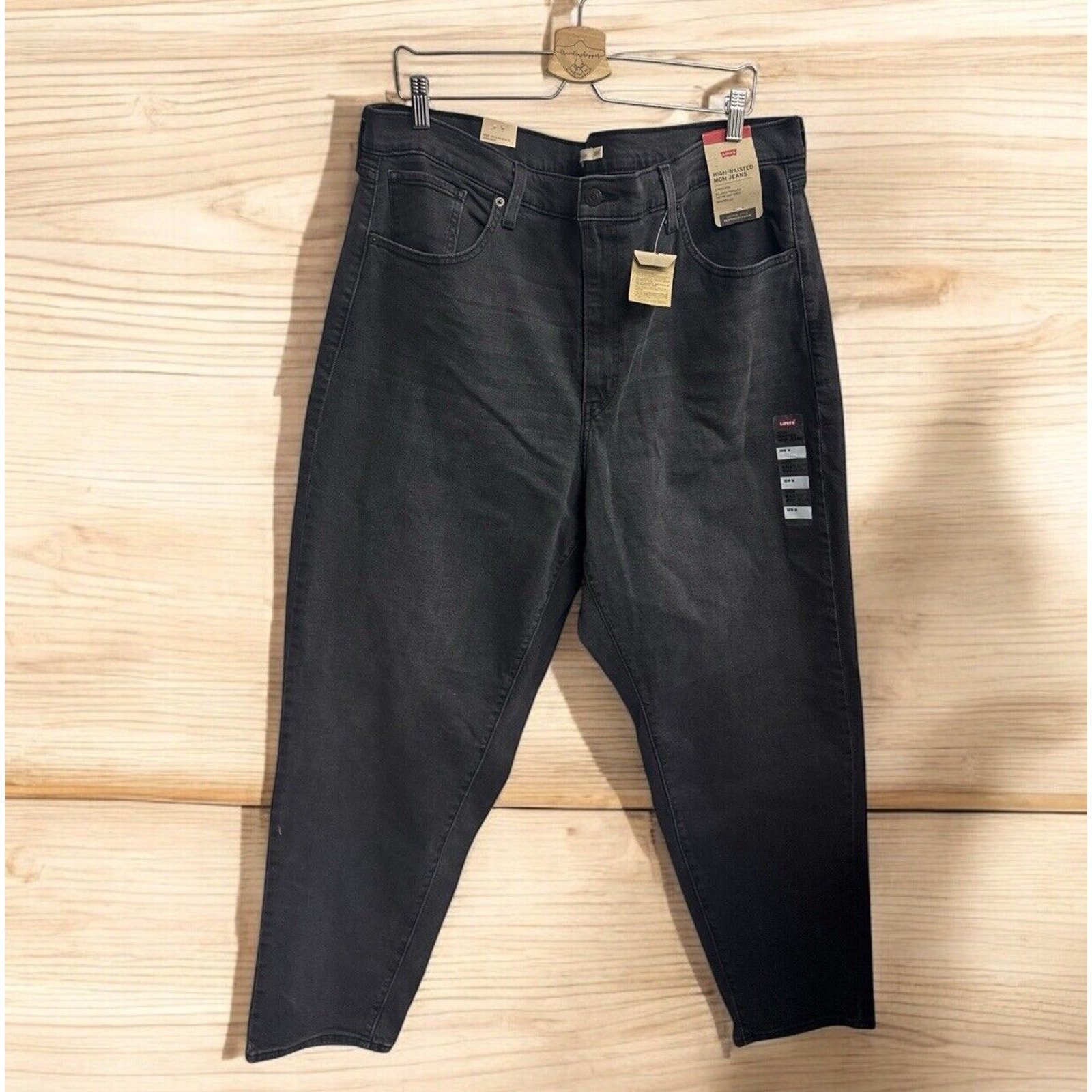 Levi's Women's Size 18W Short Trendy Plus High-Waisted Mom Jeans Washed Black