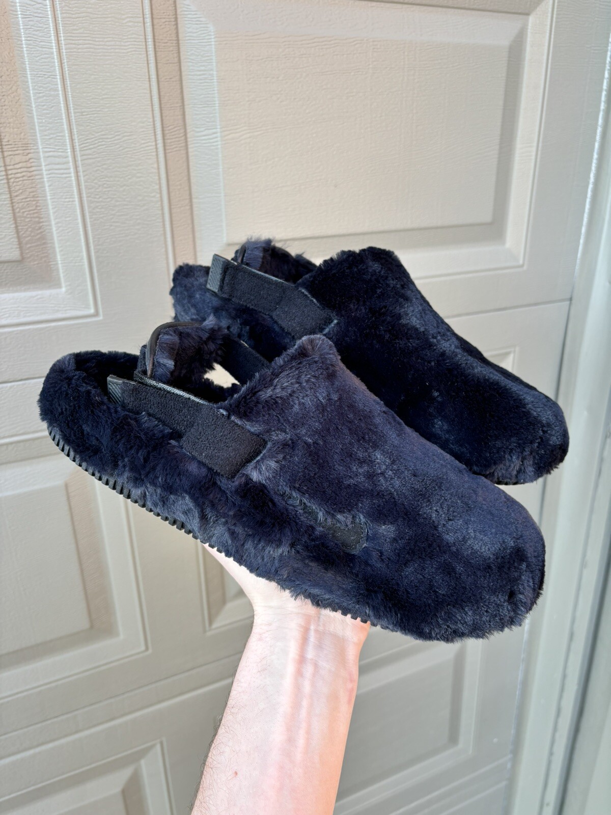 Nike Calm Mule Men’s Size 12 / Women’s Size 13 Black Faux Fur Mules FZ3119-001