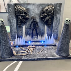 Custom alien diorama trone and custom alien figure