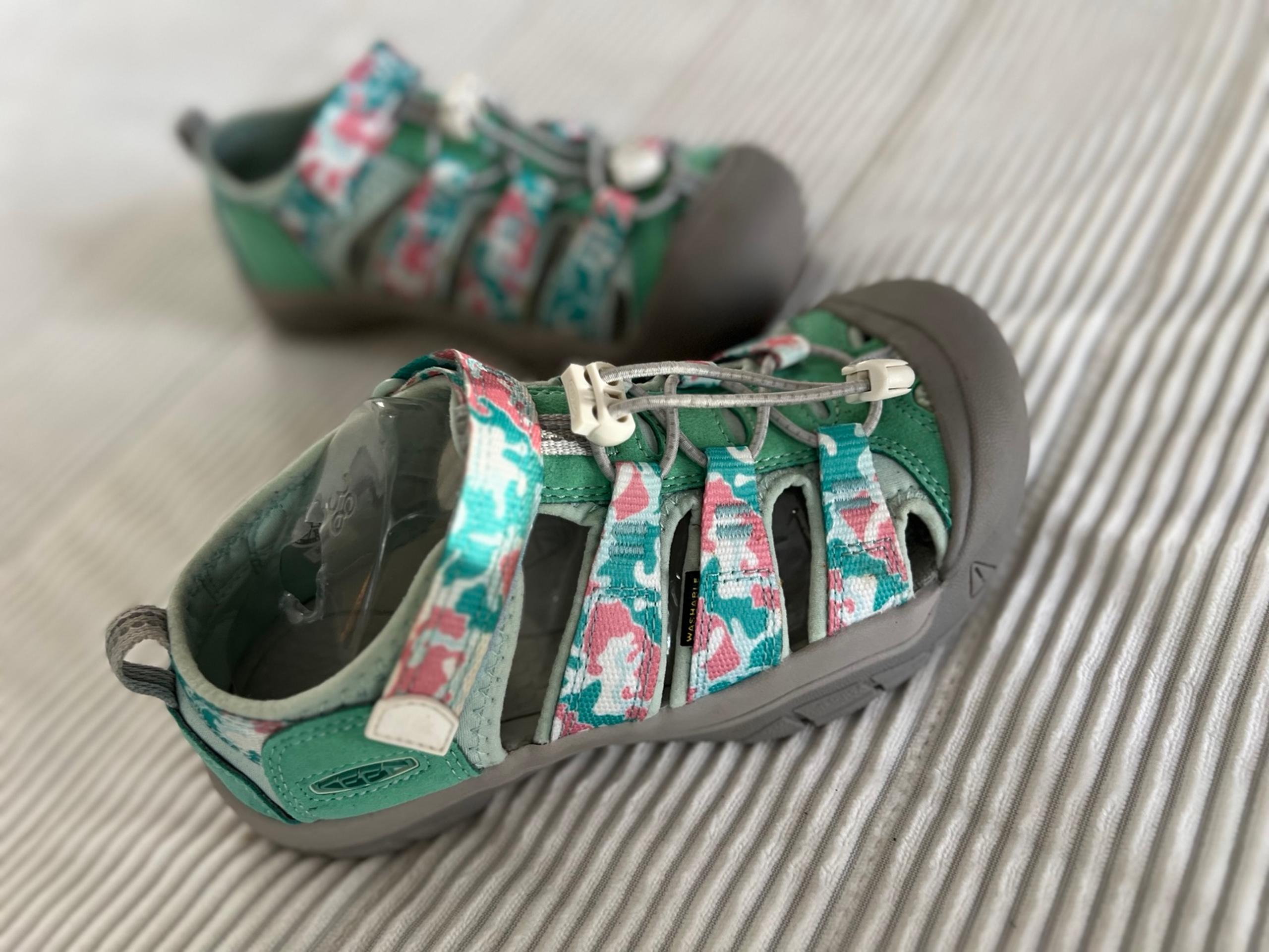 KEEN Newport H2 Closed Toe Sandals Shoes girls Size 3 Hiking Water Pink green