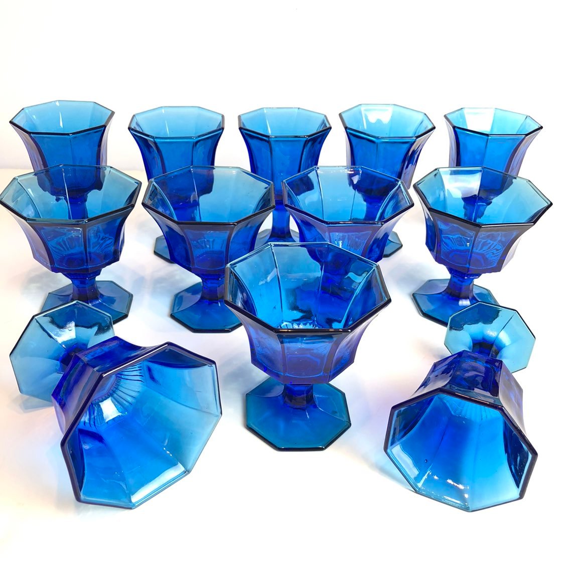 INDEPENDENCE Mid-20th Century Octagonal Cobalt Blue Set of 12 Art Glass Goblets