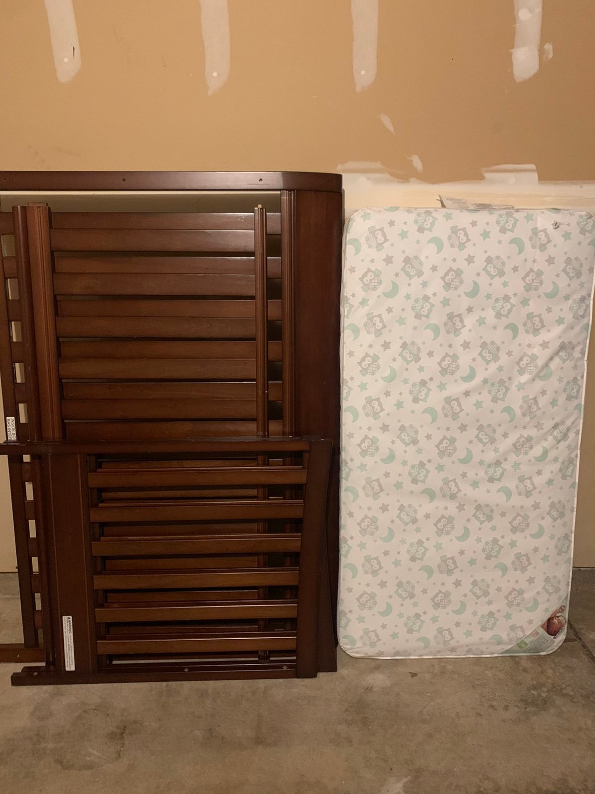 Baby crib with matress