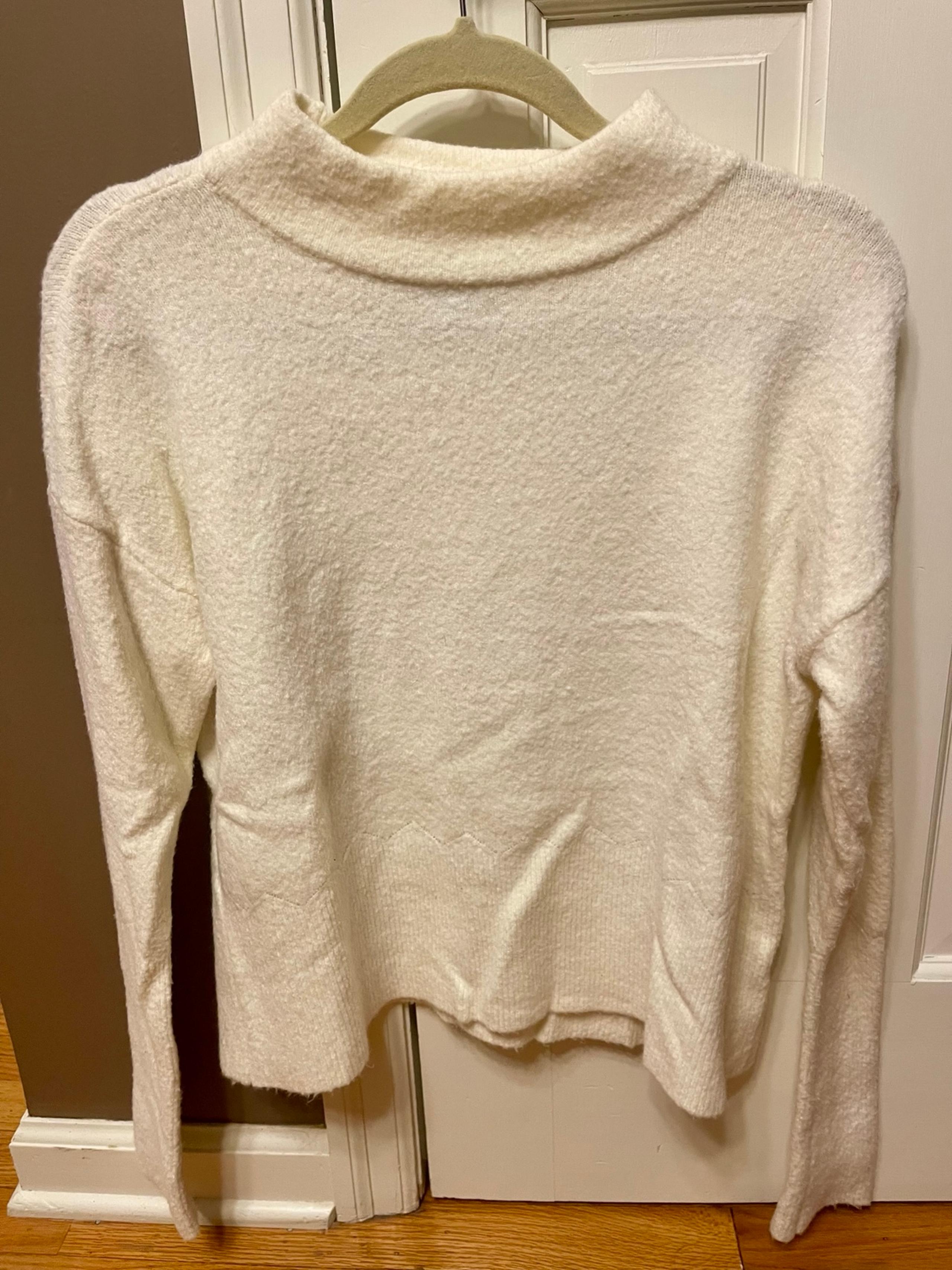 Vineyard Vines Women’s medium cream sweater