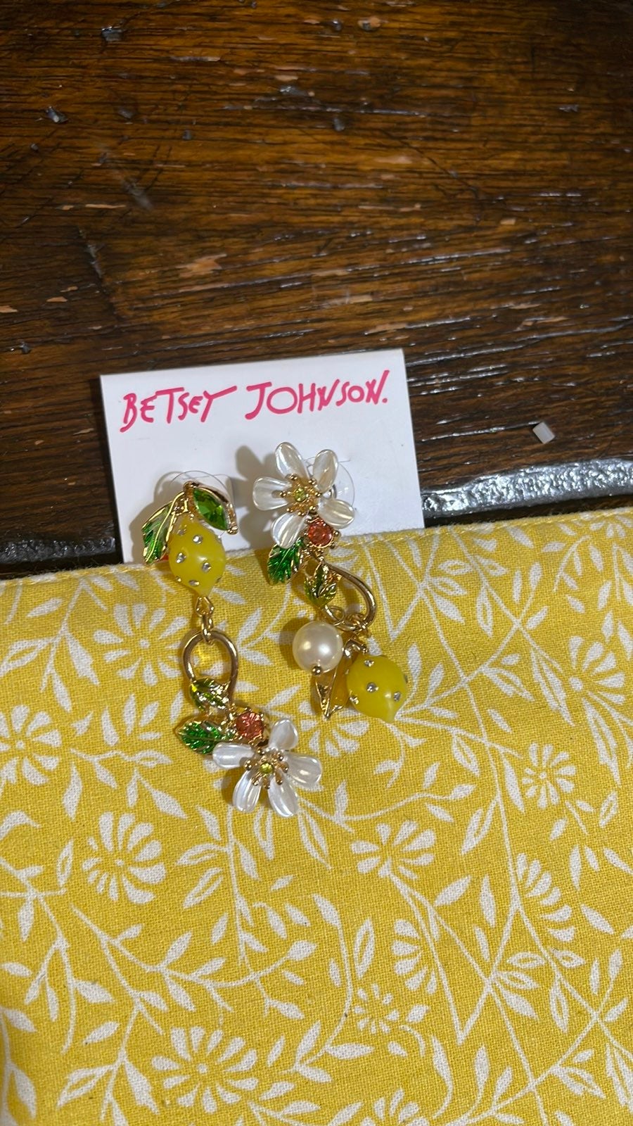 take up to 70% off Johnson Betsey New Gold/Yellow/White Earrings Flowers & Lemons Women take up to 70% off Johnson Betsey New Gold/Yellow/White Earrings Flowers & Lemons Women