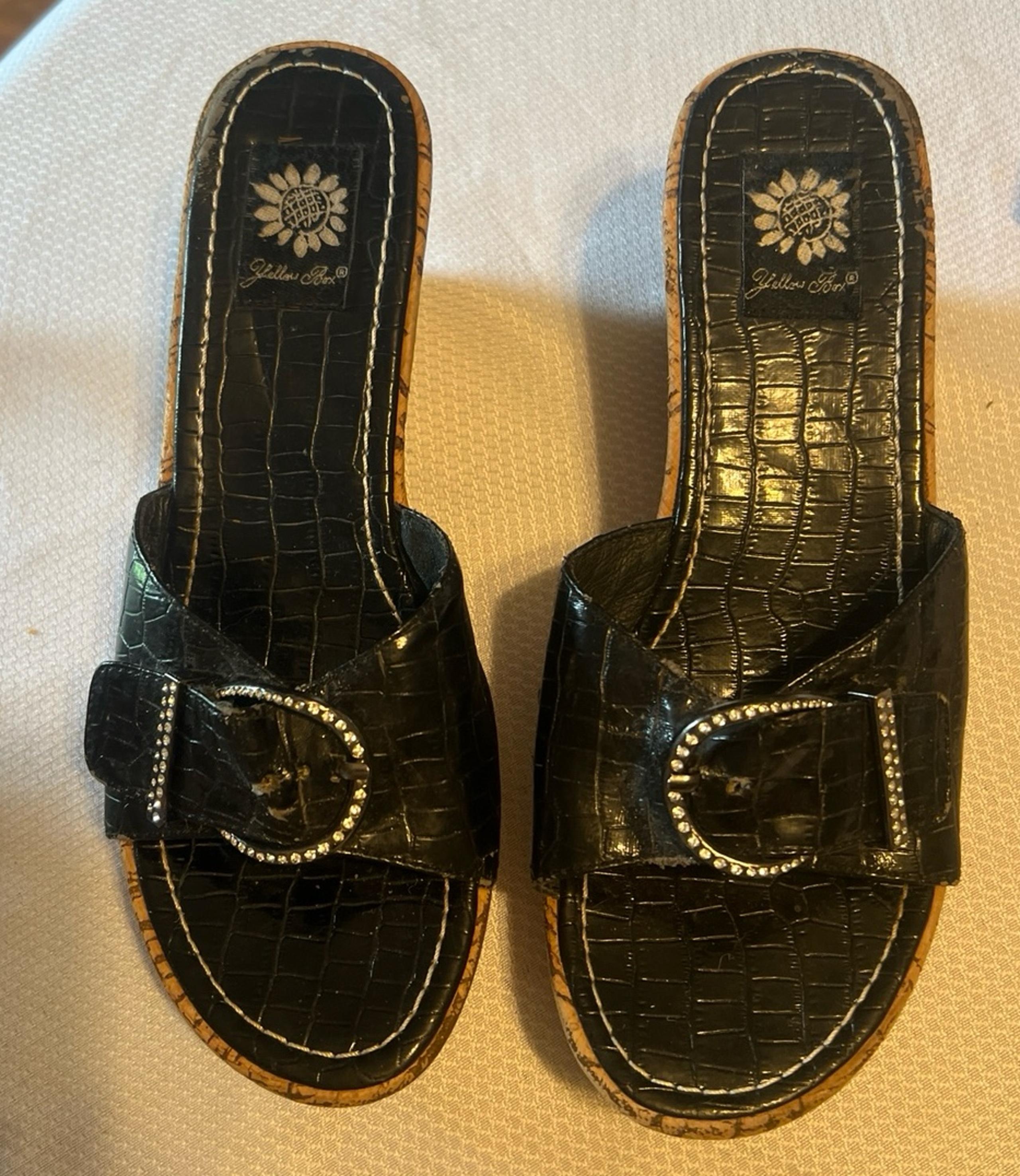 YELLOW BOX Diamond Stud BLACK LEATHER WEDGE SHOES WOMENS SZ 9