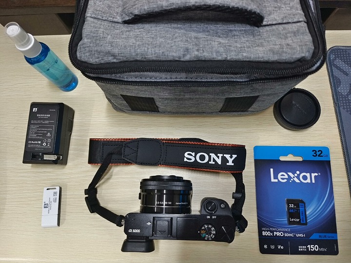 Sony A6300 ILCE-6300 Black with Lens 16-50mm 10416 Shutter Count Used