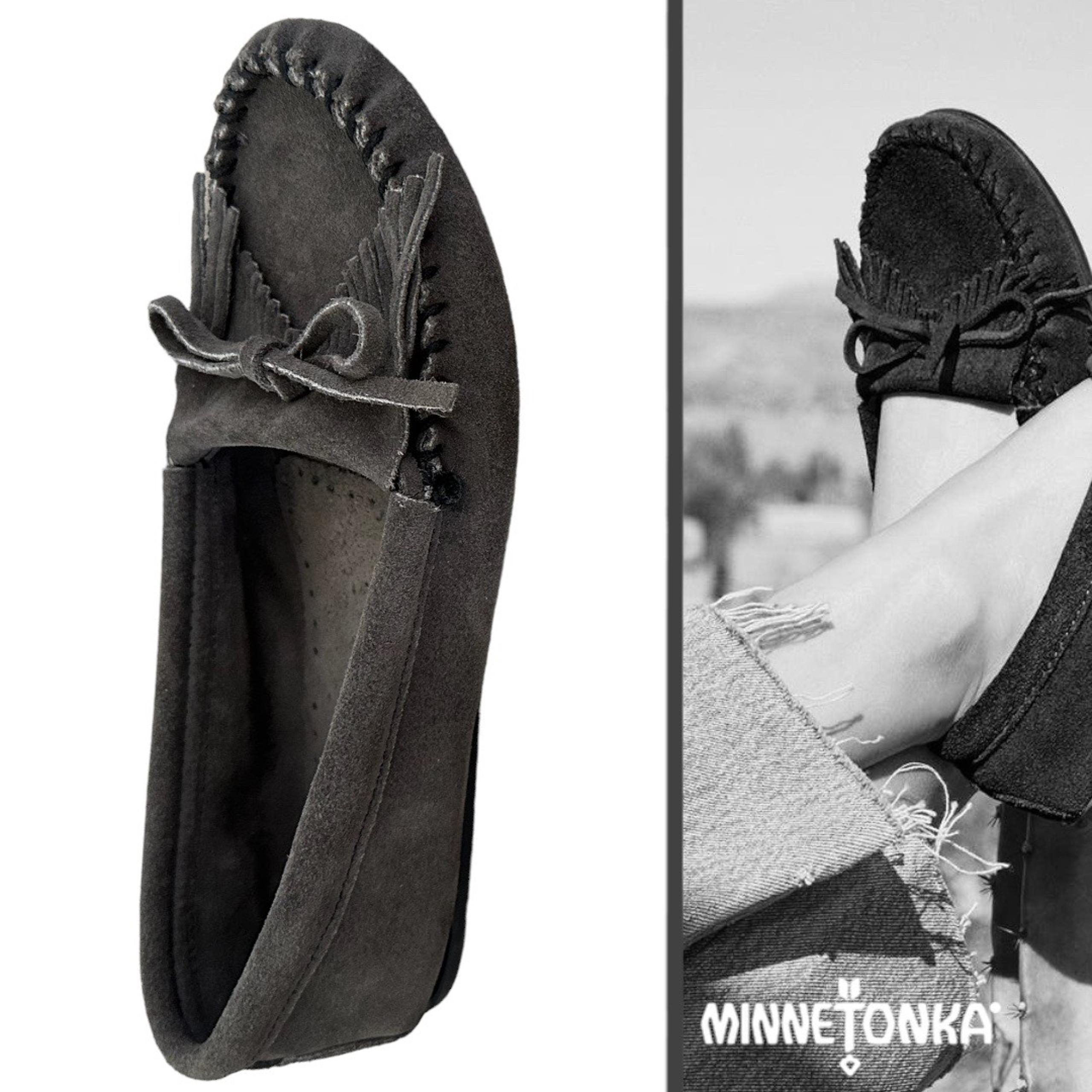 Minnetonka Leather Suede Women’s Moccasins size 7.5 Dark gray  Excellent conditi