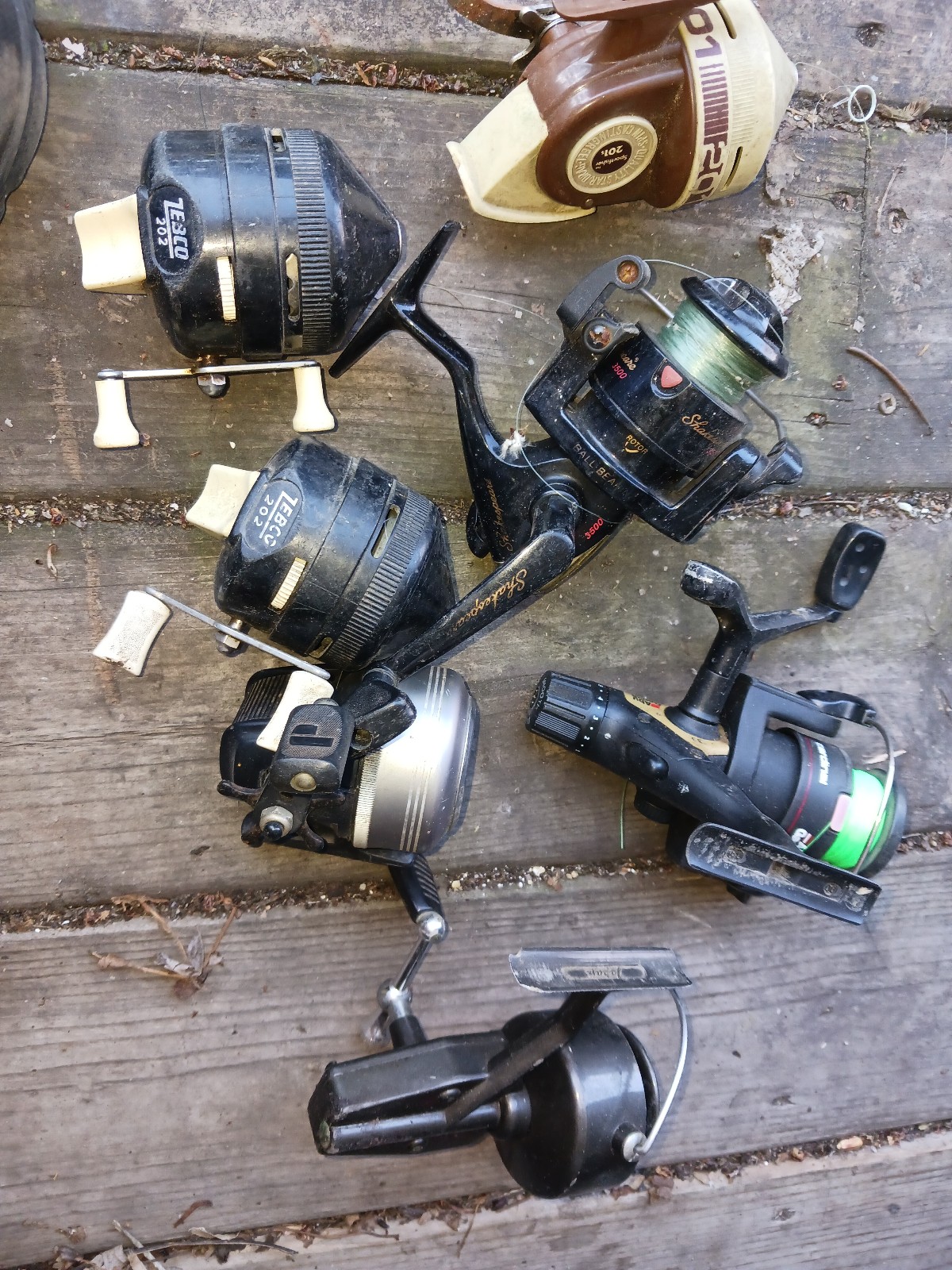 Fishing reel lot may need cleaned