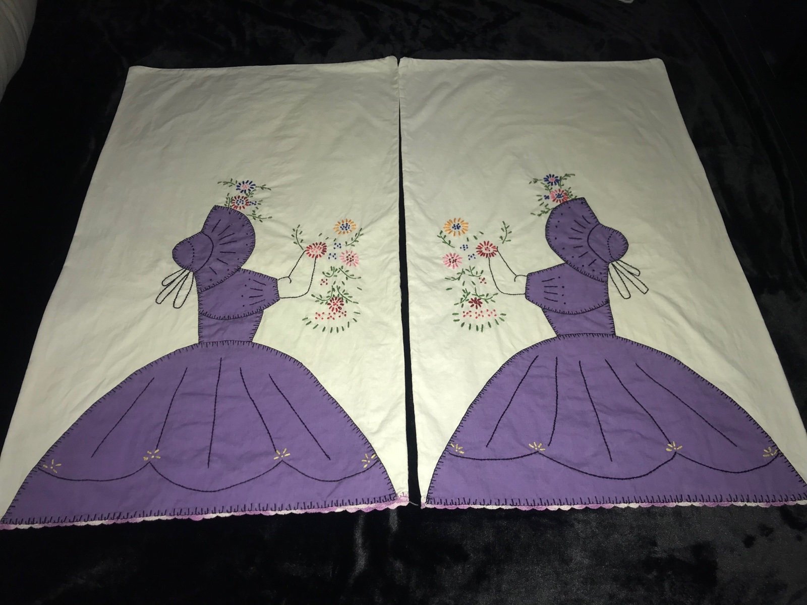 (Set of 2) Vintage Pillow Cases Girl Bonnet Embroidered Flowers Purple READ