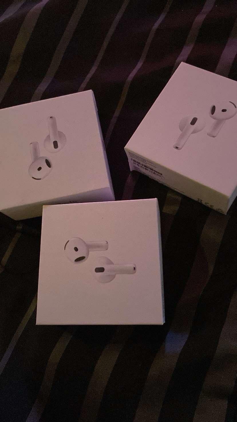 Apple Airpods 4 Active Noise Cancellation