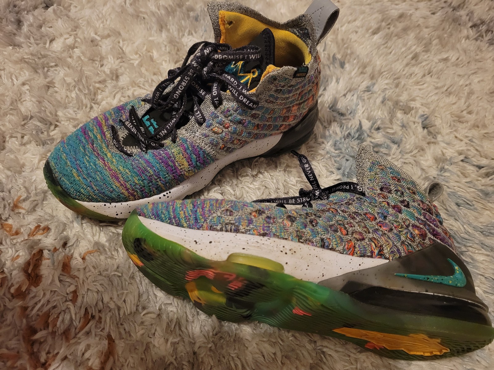 Nike Lebron 17 I Promise - 4Y