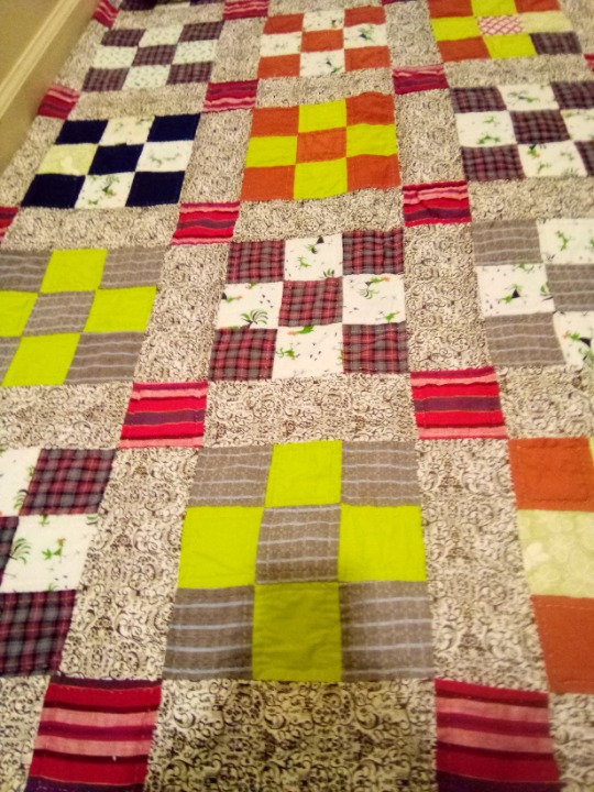 Vintage Hand Crafted 9-Patch Pattern Quilt Full/Queen